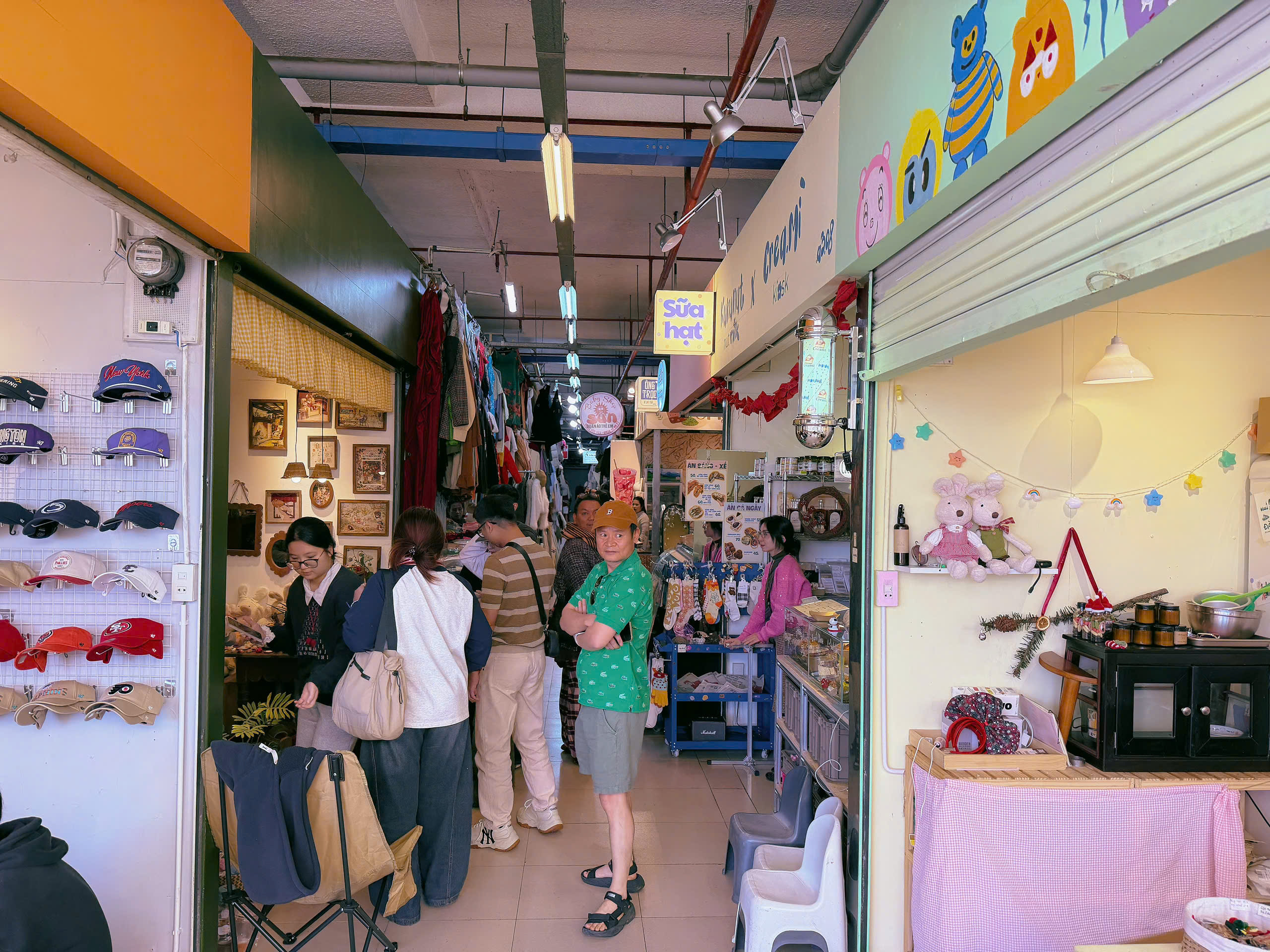 Khách du lịch đổ lên chợ mới Đà Lạt vì nhiều 'góc xinh' - Ảnh 10.