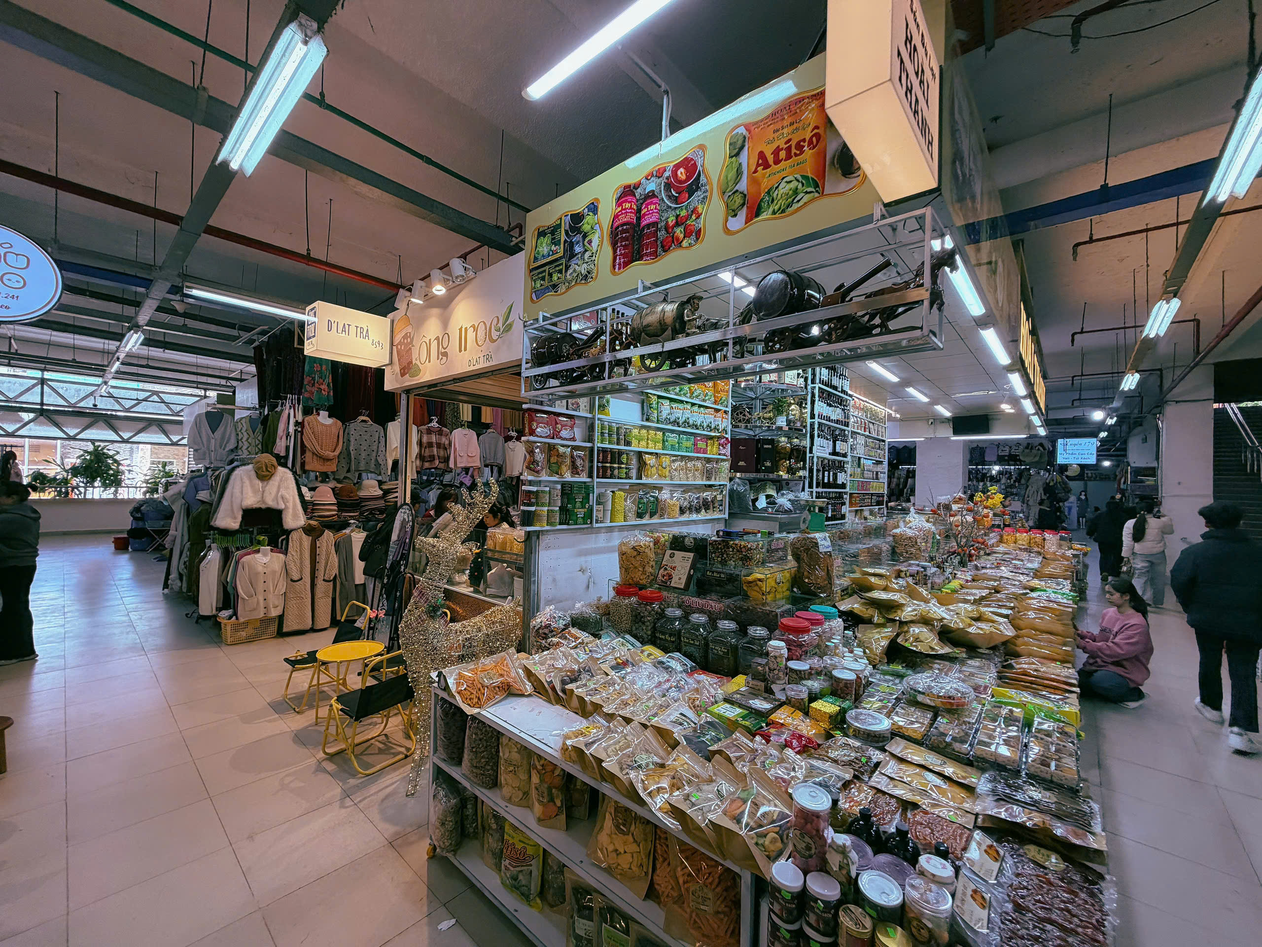 Khách du lịch đổ lên chợ mới Đà Lạt vì nhiều 'góc xinh' - Ảnh 13.