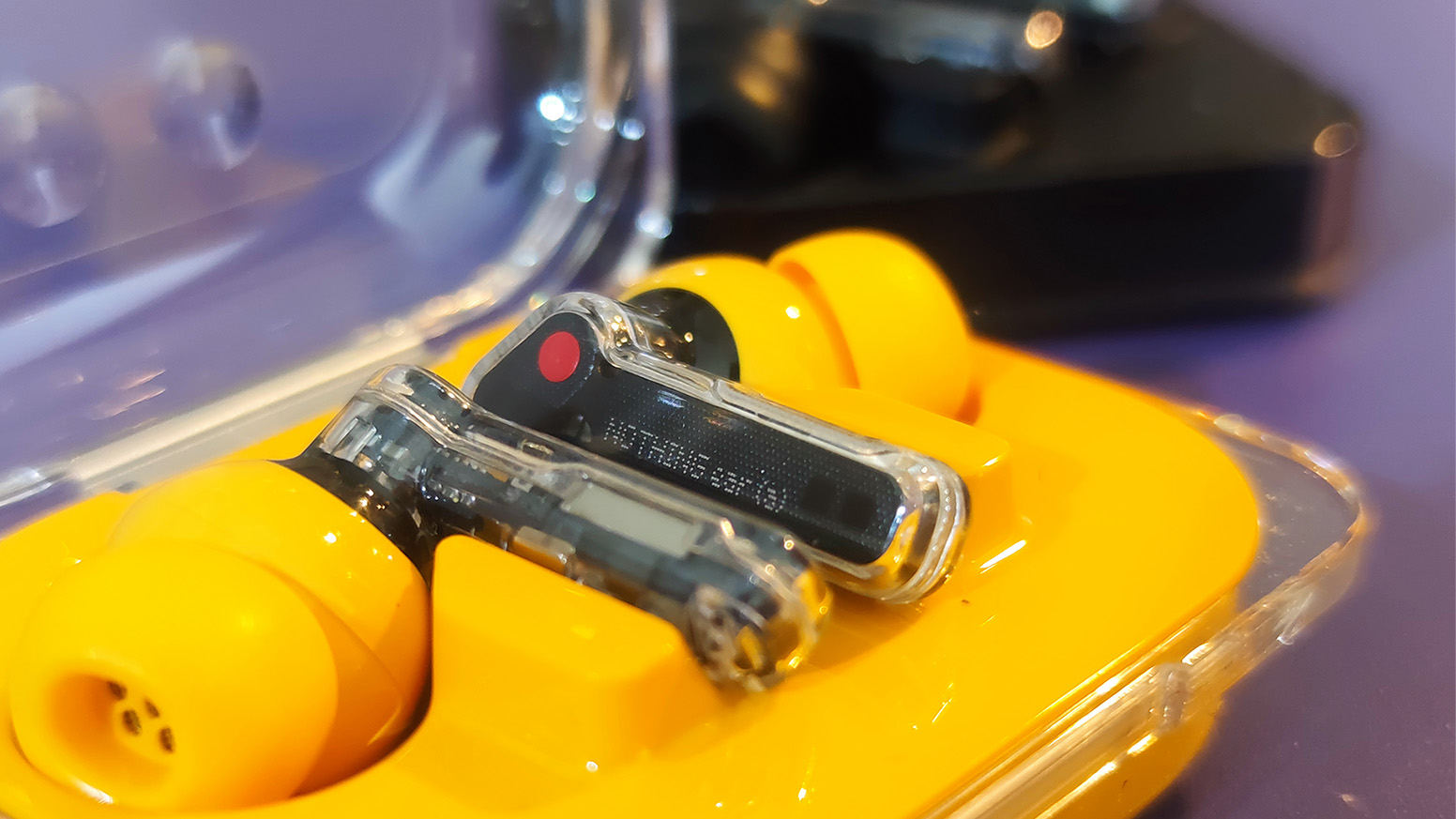 Tai nghe giá rẻ Trung Quốc chiếm lĩnh thị trường thiết bị âm thanh - Ảnh 1.