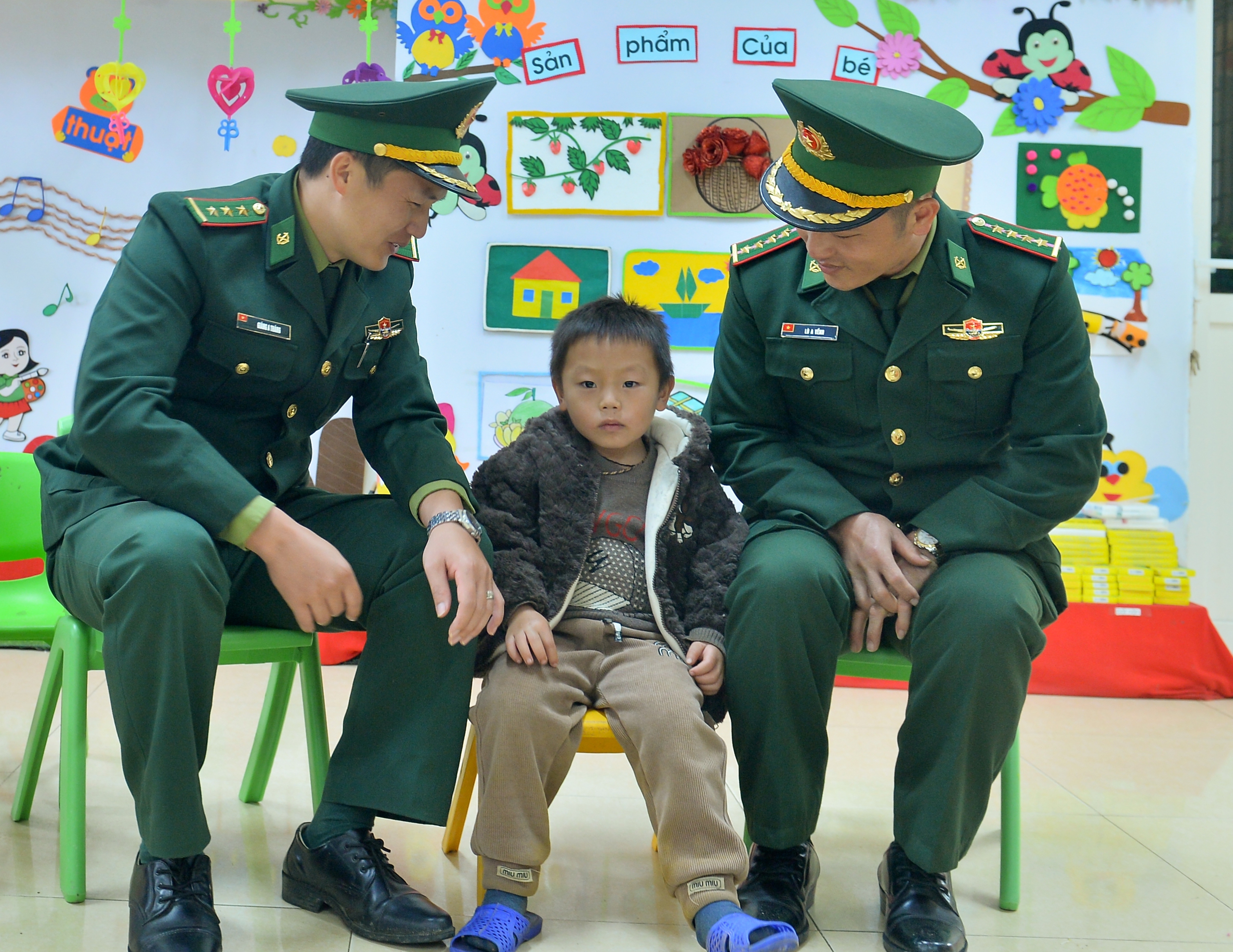 Dấu ấn Thanh Ni&ecirc;n nơi bi&ecirc;n cương Tổ quốc: Viết tiếp ước mơ cho trẻ mồ c&ocirc;i- Ảnh 6.