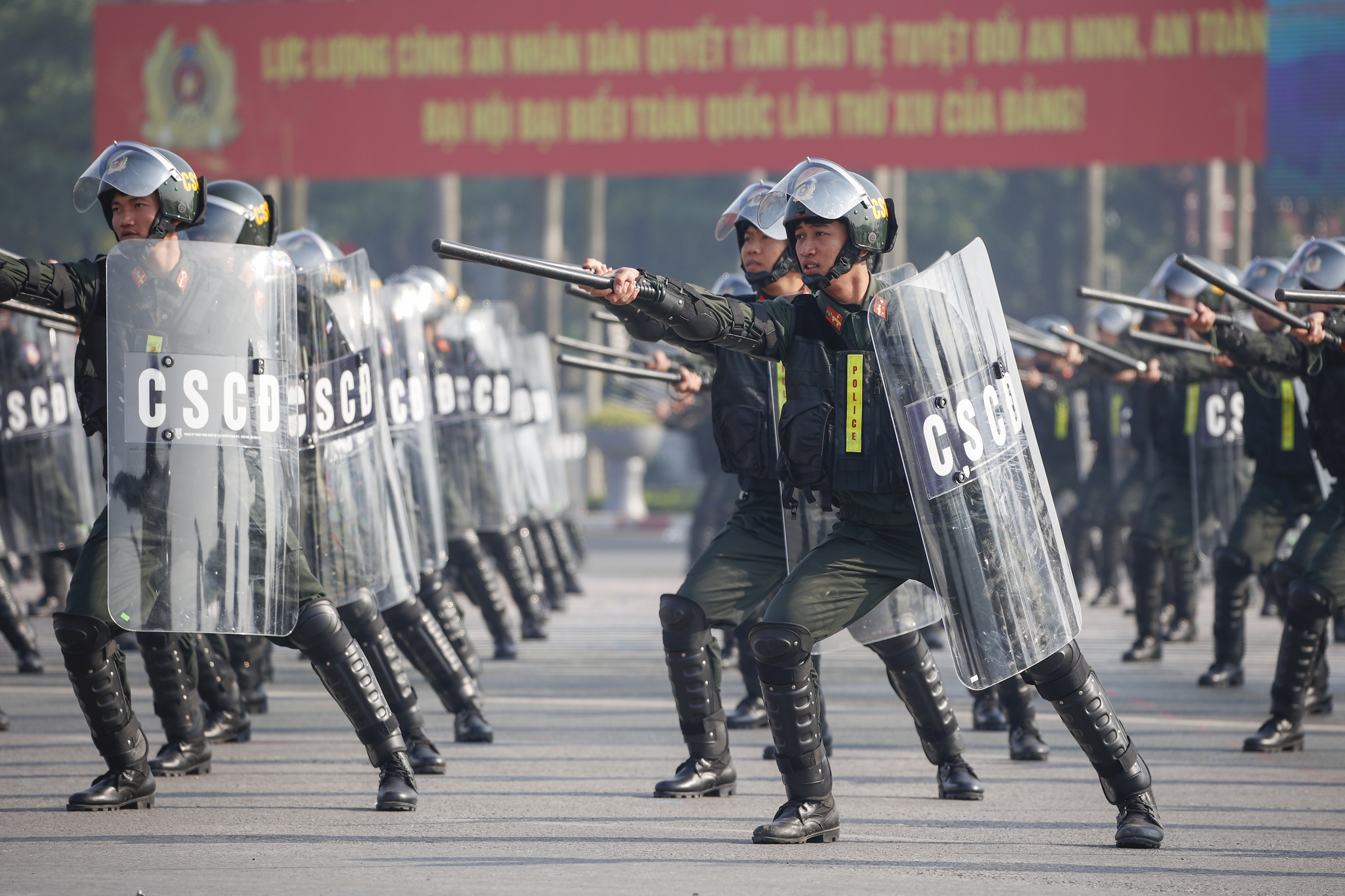 Lực lượng tinh nhuệ và khí tài hiện đại bảo vệ đại hội đảng lần thứ XIV - Ảnh 23. Lực lượng tinh nhuệ và khí tài hiện đại bảo vệ đại hội đảng lần thứ XIV - Ảnh 23.