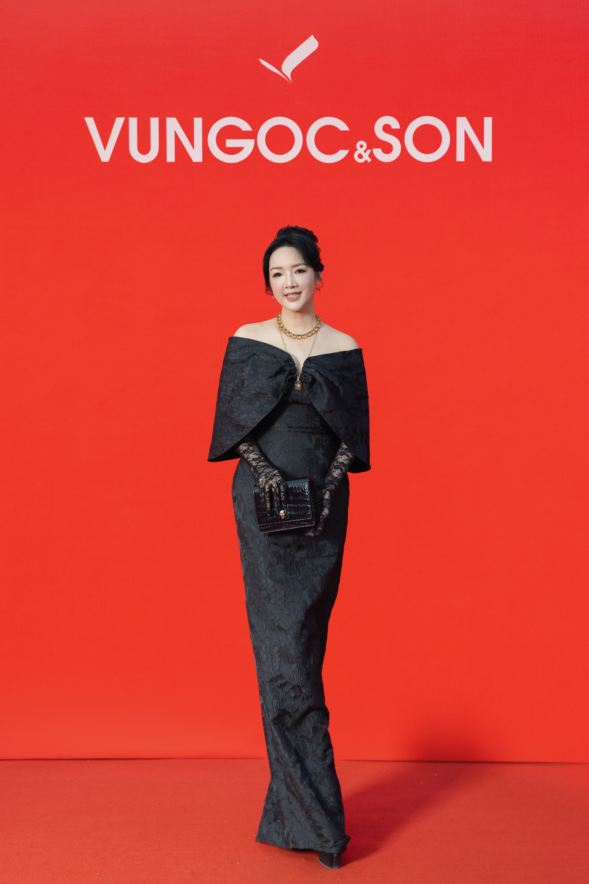 D&agrave;n hoa hậu, &aacute; hậu đọ sắc tại thảm đỏ 'VUNGOC&SON' - Ảnh 2.