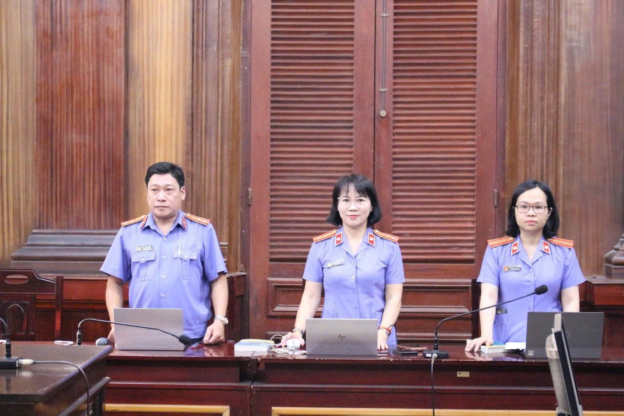 Viện KSND TP.HCM đề nghị mức án 64 bị cáo đưa, nhận hối lộ- Ảnh 1.