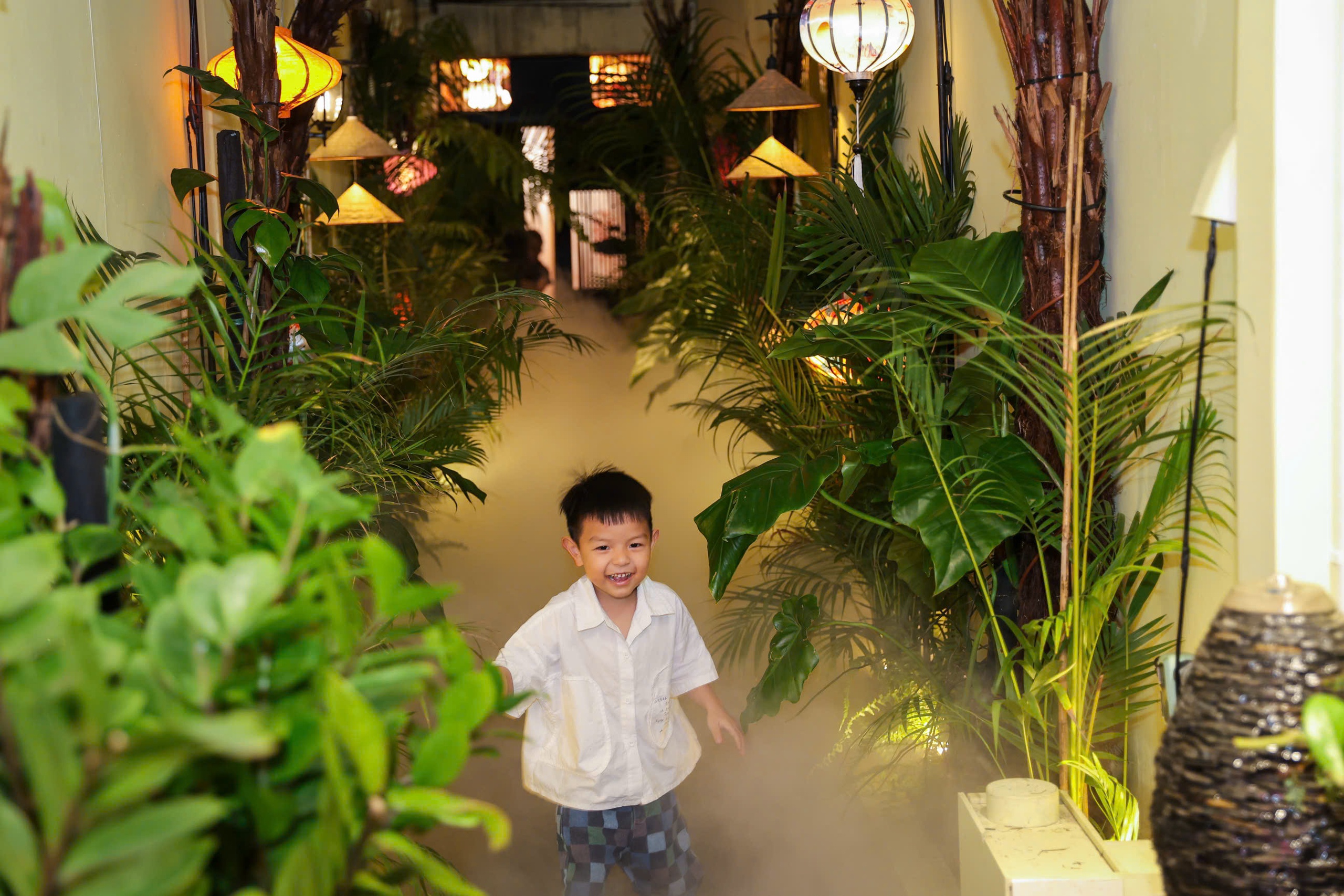 Bất ngờ m&acirc;m cỗ tết 3 miền ngay tại TP.HCM: Thực kh&aacute;ch h&agrave;o hứng 'ăn tết sớm' - Ảnh 3.