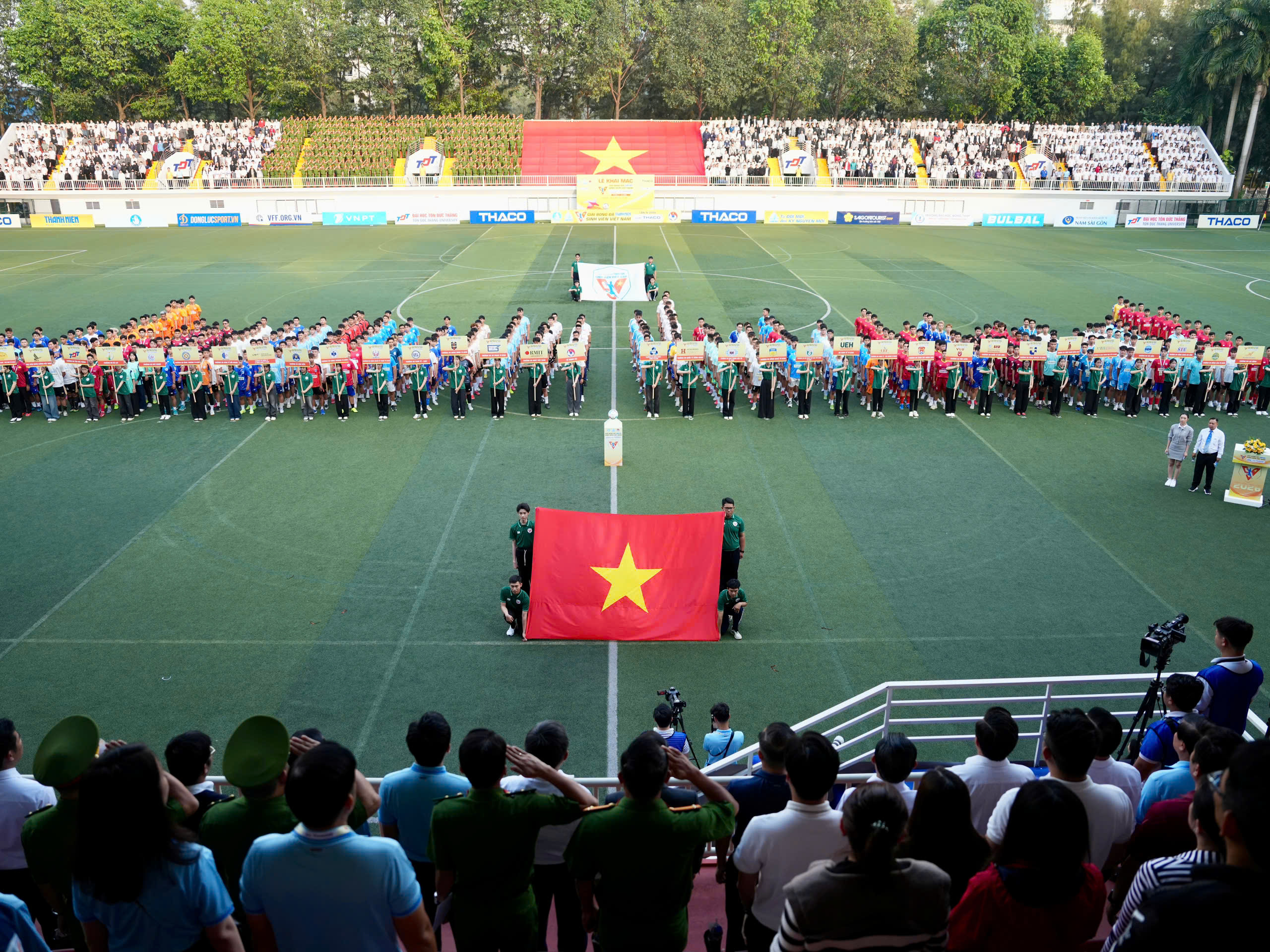 Rực rỡ lễ khai mạc TNSV THACO cup 2026: Ng&agrave;y hội lớn đậm chất sinh vi&ecirc;n, chuy&ecirc;n nghiệp v&agrave; hấp dẫn - Ảnh 9.