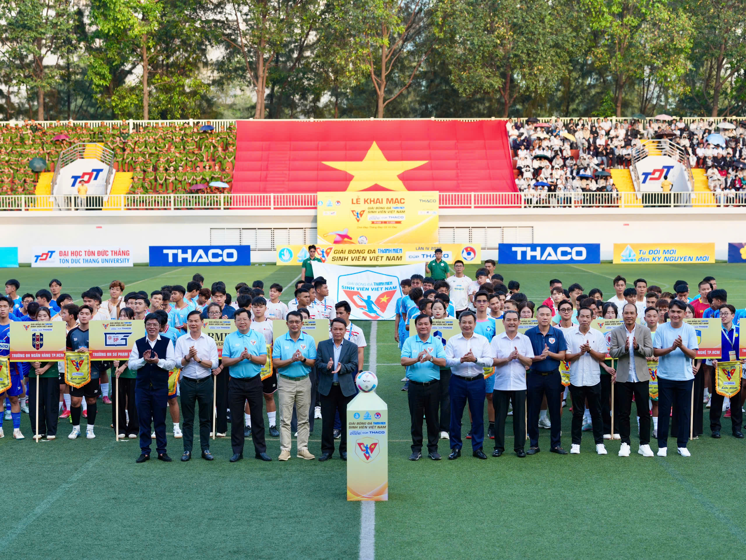 Rực rỡ lễ khai mạc TNSV THACO cup 2026: Ng&agrave;y hội lớn đậm chất sinh vi&ecirc;n, chuy&ecirc;n nghiệp v&agrave; hấp dẫn - Ảnh 4.