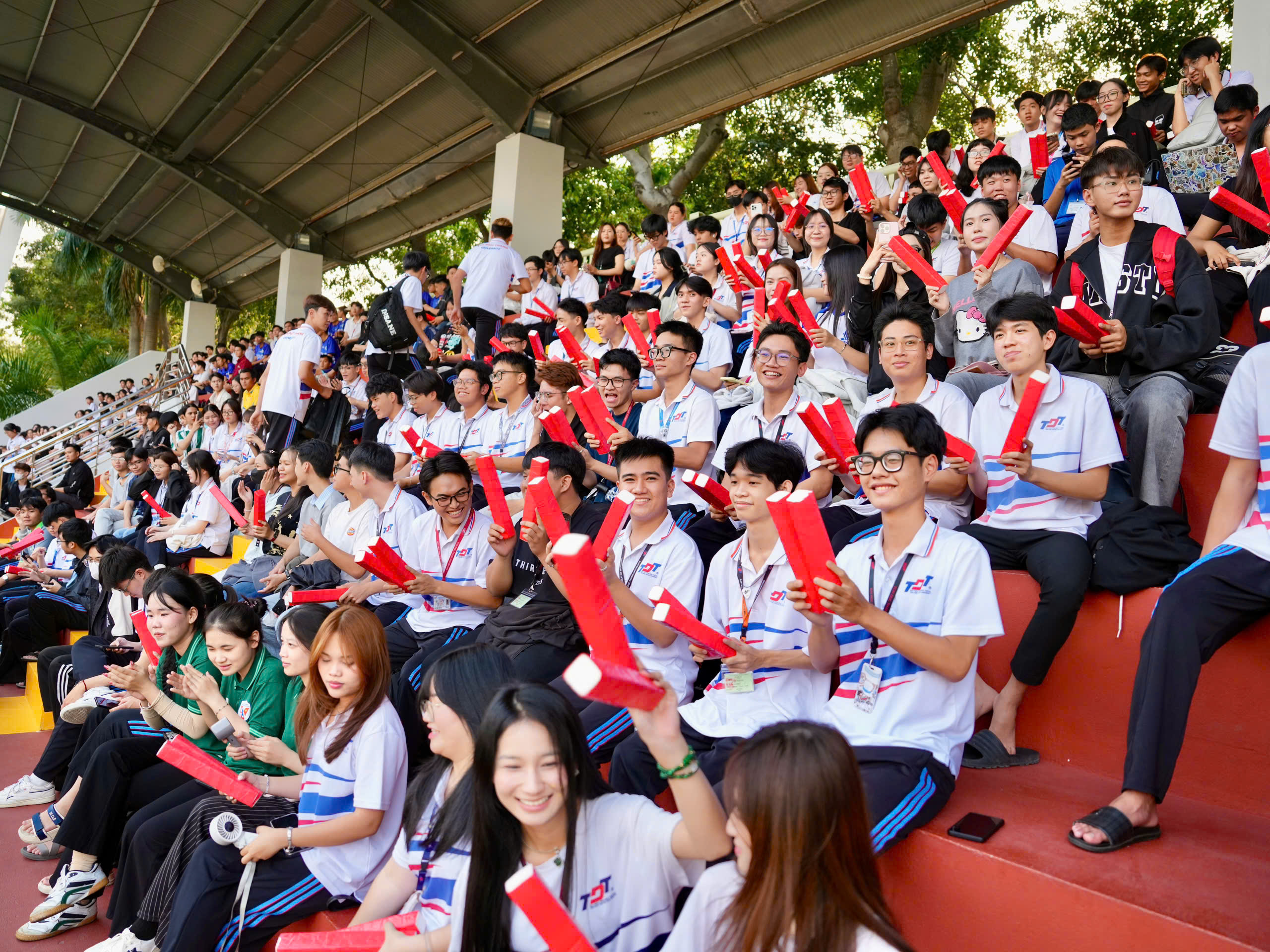 Rực rỡ lễ khai mạc TNSV THACO cup 2026: Ng&agrave;y hội lớn đậm chất sinh vi&ecirc;n, chuy&ecirc;n nghiệp v&agrave; hấp dẫn - Ảnh 13.