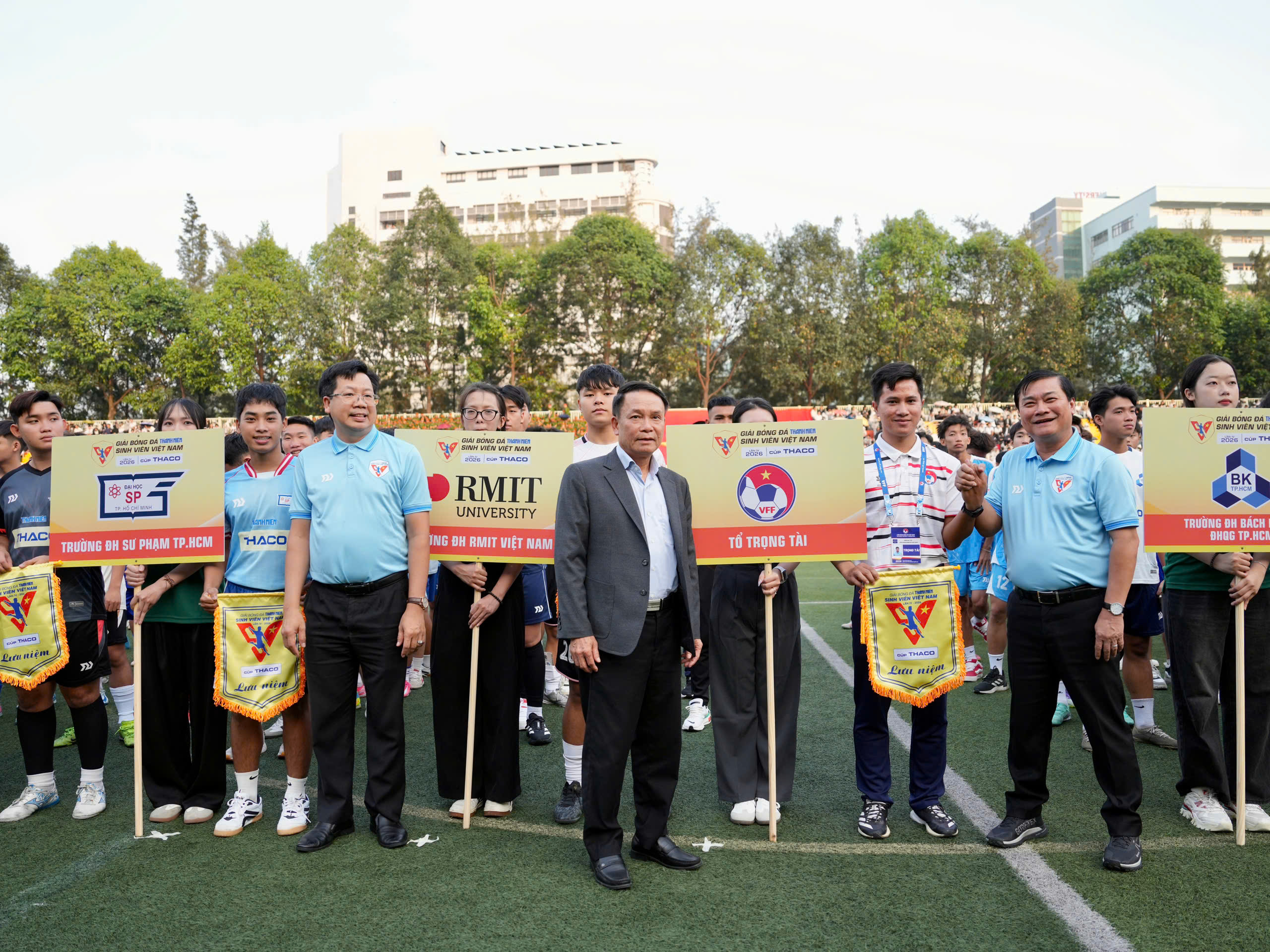 Rực rỡ lễ khai mạc TNSV THACO cup 2026: Ng&agrave;y hội lớn đậm chất sinh vi&ecirc;n, chuy&ecirc;n nghiệp v&agrave; hấp dẫn - Ảnh 5.