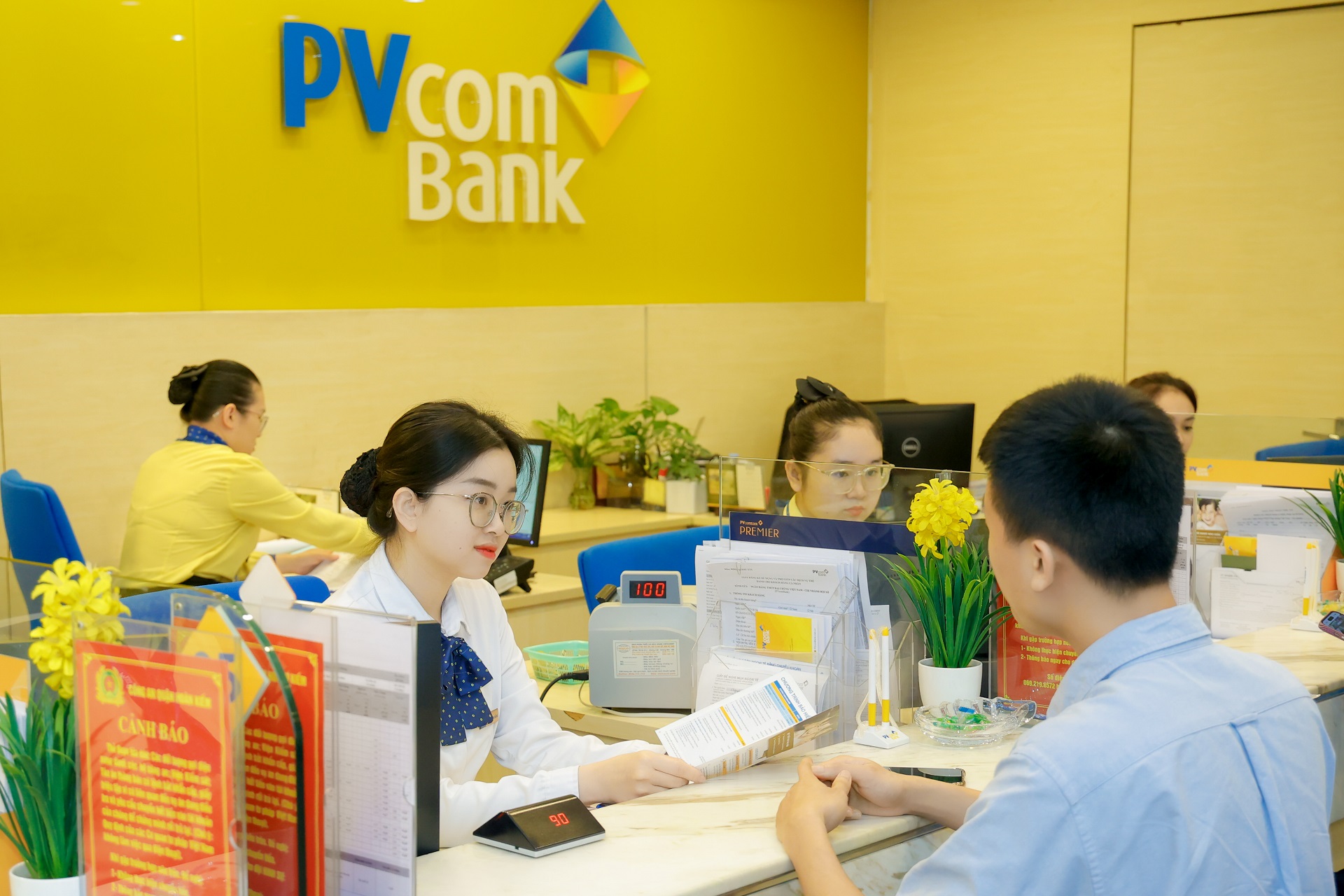 PVcomBank xếp vị trí 86 trong Top 500 Doanh nghiệp lớn nhất Việt Nam năm 2025 - Ảnh 3.