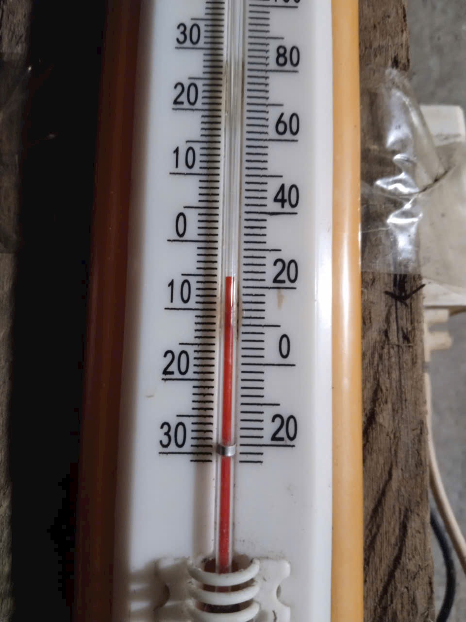 Nhiệt độ xuống dưới 0 độ C, băng gi&aacute; xuất hiện ở miền n&uacute;i Nghệ An - Ảnh 2.