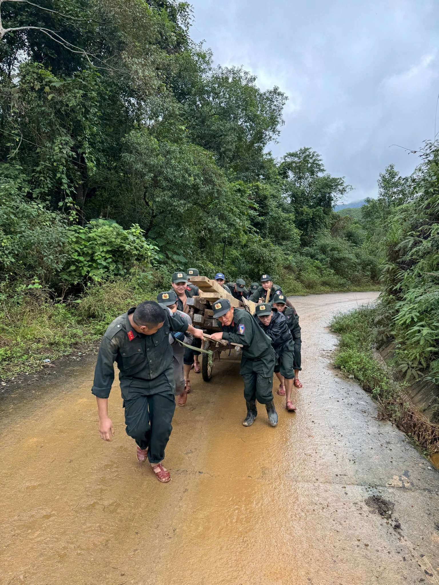 Tổng kết Chiến dịch Quang Trung: Dựng lại mái ấm, lan tỏa niềm tin từ lòng dân - Ảnh 9.