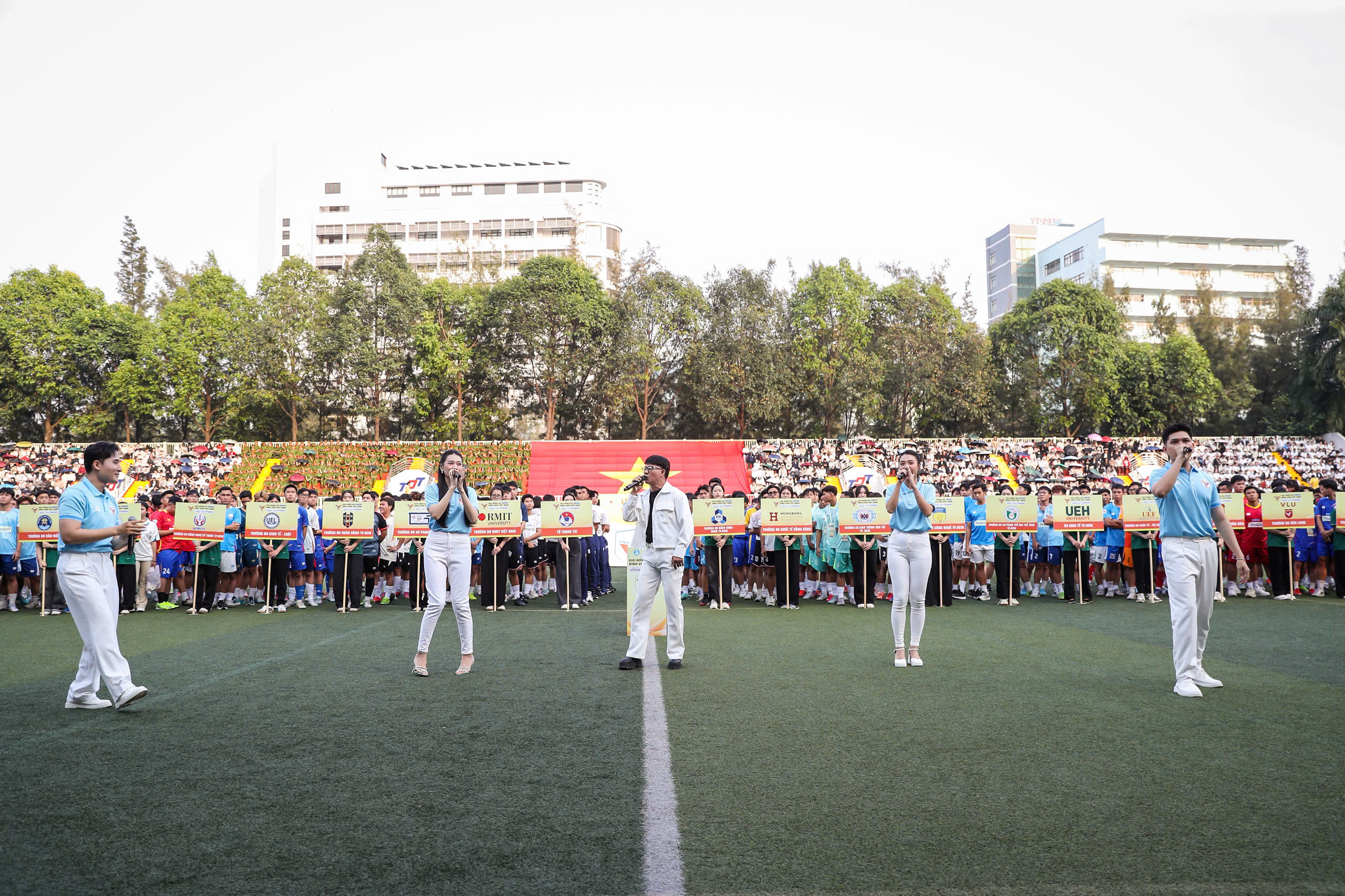 Những h&igrave;nh ảnh đẹp, tr&agrave;n đầy năng lượng tại ng&agrave;y khai mạc TNSV THACO cup 2026 - Ảnh 11.