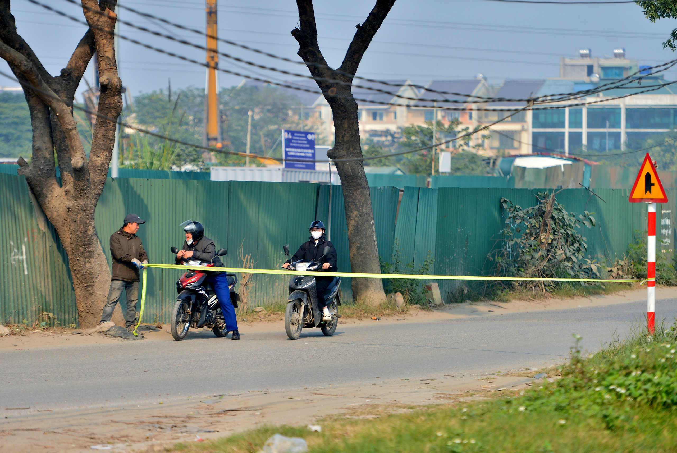 H&agrave; Nội: H&agrave;ng x&agrave; cừ cổ thụ bị cưa phục vụ dự &aacute;n đường gần 3.400 tỉ - Ảnh 7.