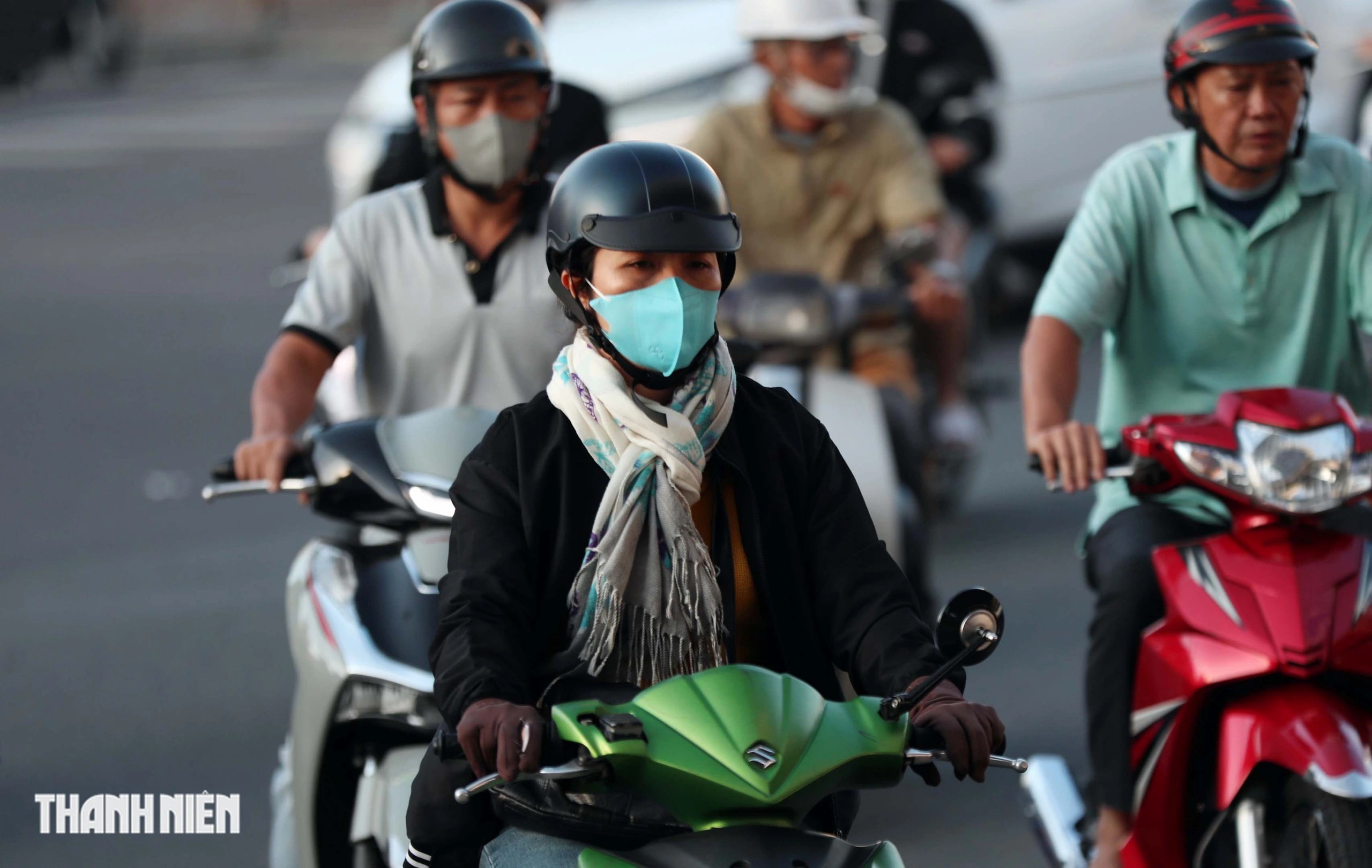 TP . HCM lạnh bất ngờ khiến người d&acirc;n th&iacute;ch th&uacute; v&agrave; lo ngại đổ bệnh - Ảnh 3.