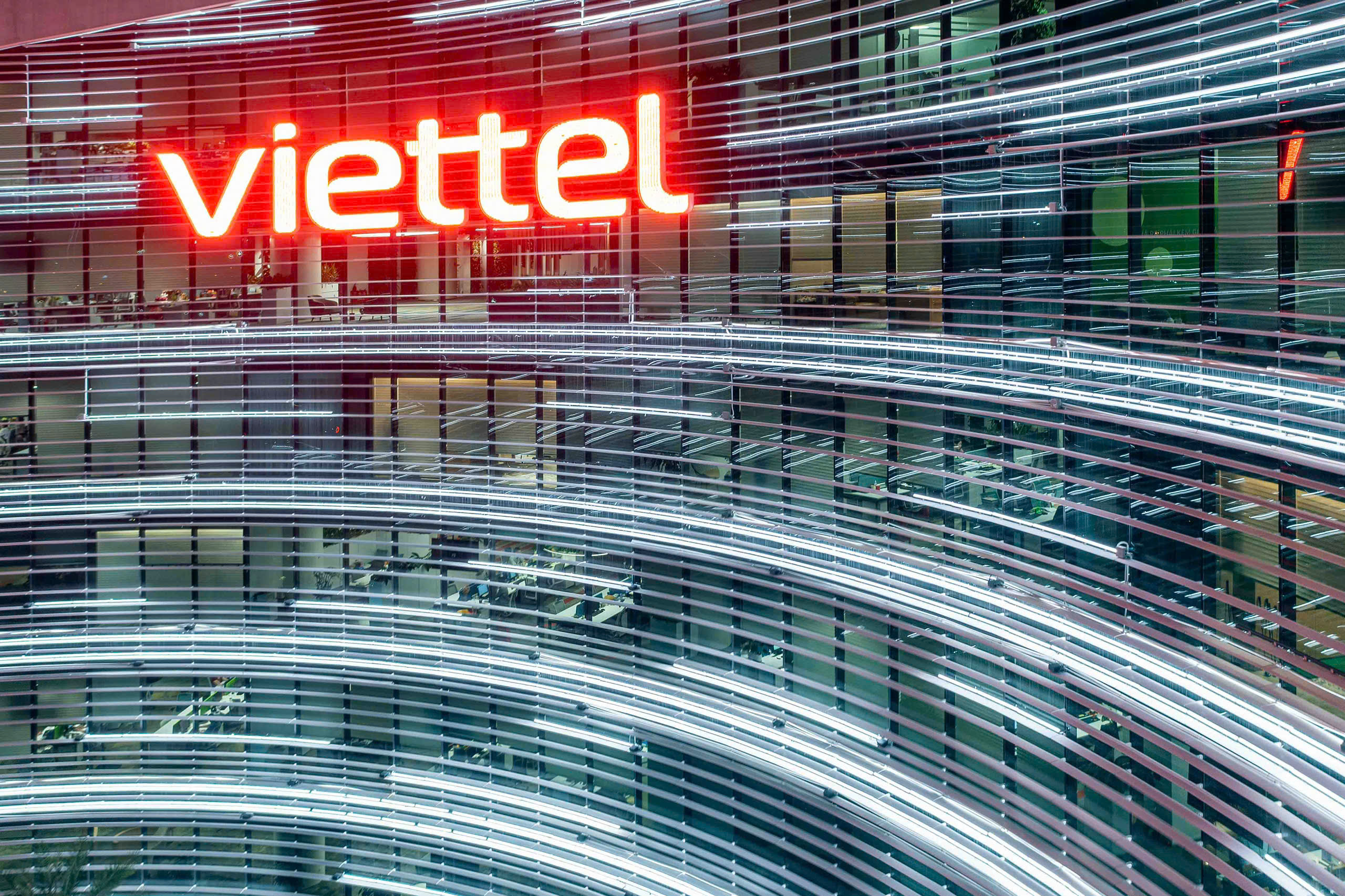 Viettel thu về kỷ lục hơn 220.000 tỉ đồng năm 2025- Ảnh 1.