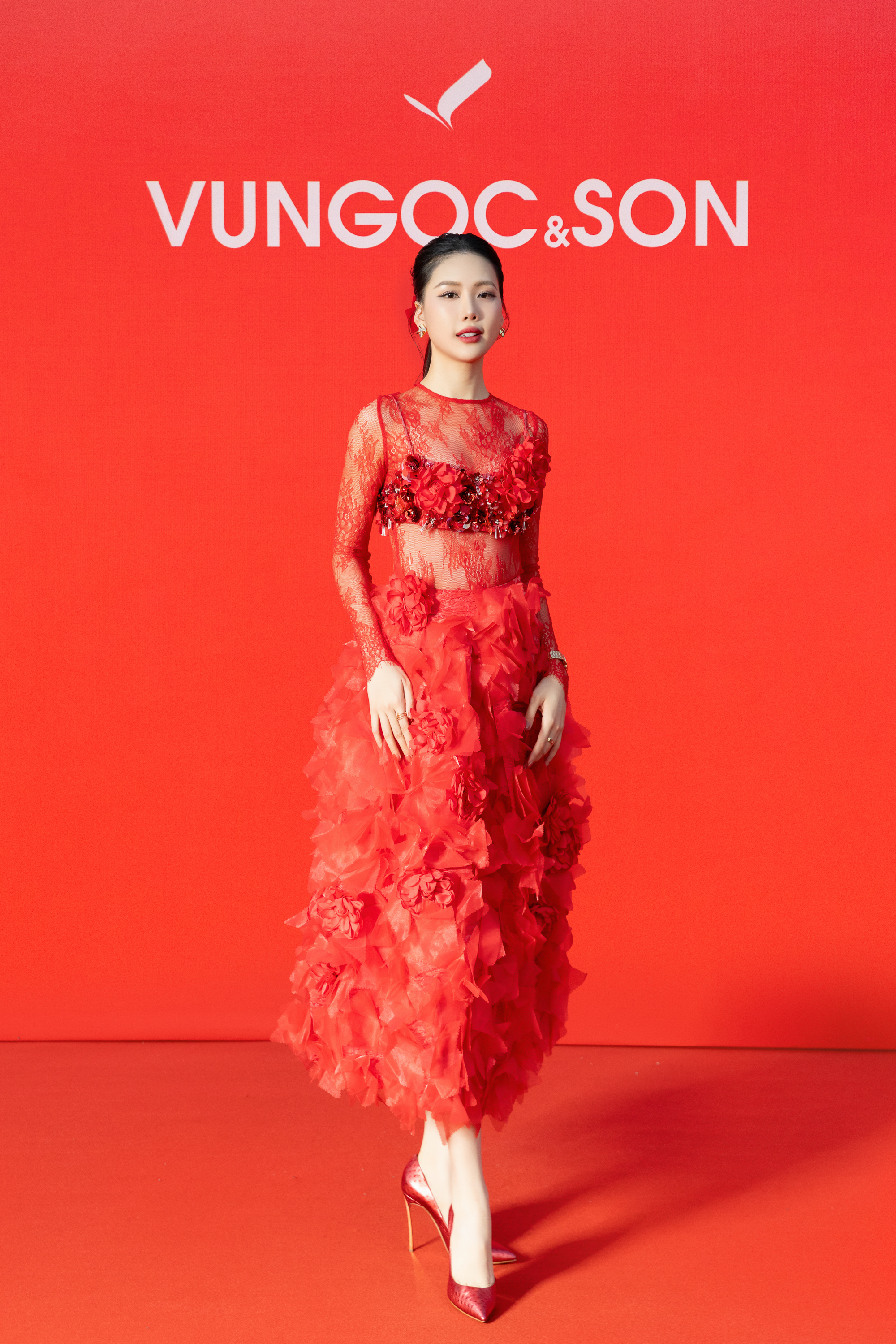 D&agrave;n hoa hậu, &aacute; hậu đọ sắc tại thảm đỏ 'VUNGOC&SON' - Ảnh 10.