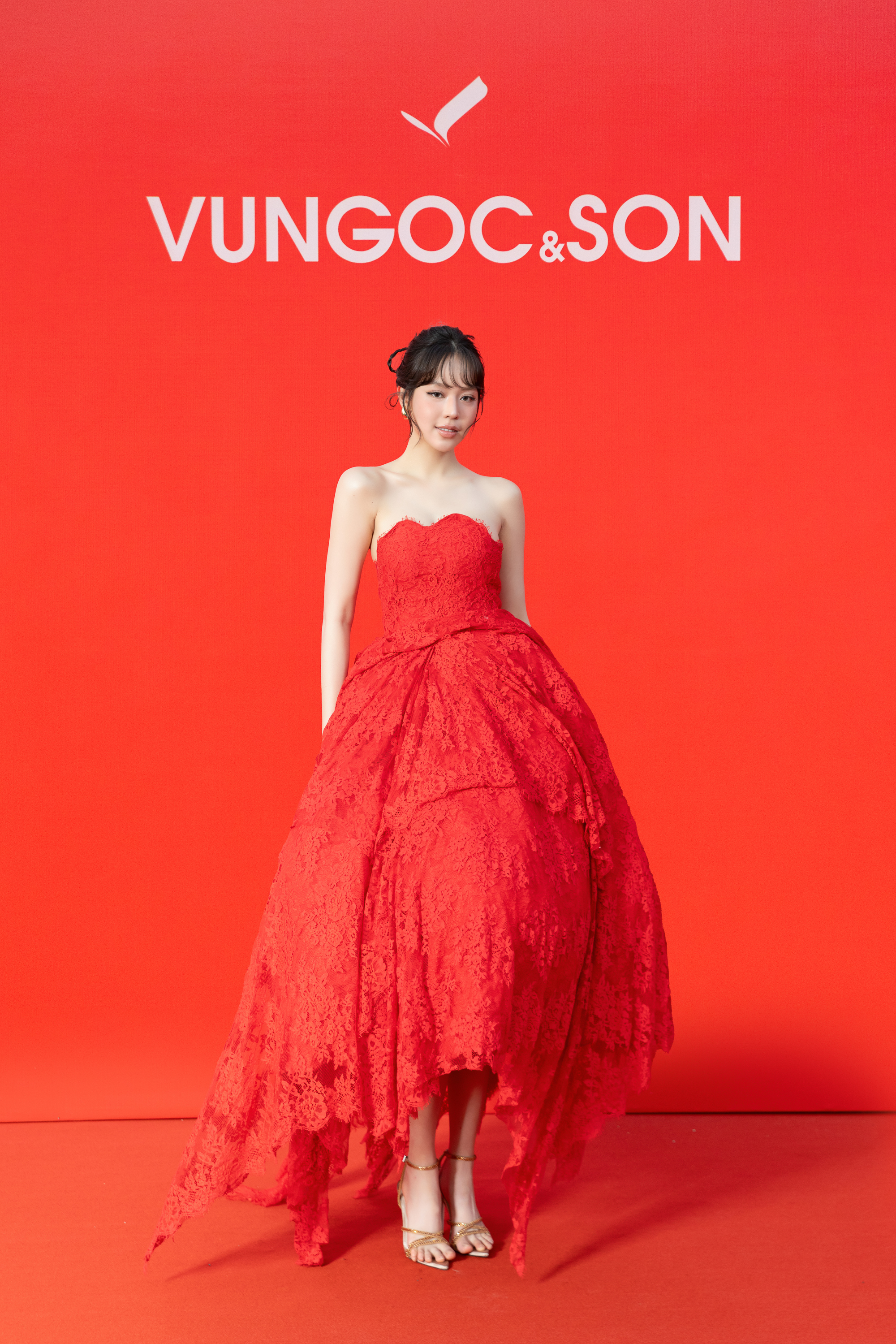 D&agrave;n hoa hậu, &aacute; hậu đọ sắc tại thảm đỏ 'VUNGOC&SON' - Ảnh 7.