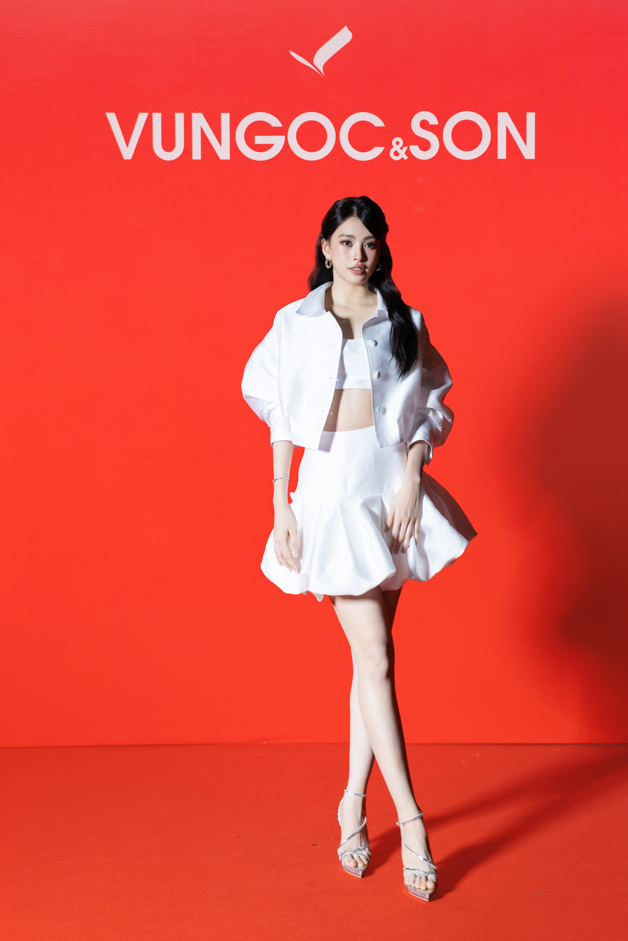 D&agrave;n hoa hậu, &aacute; hậu đọ sắc tại thảm đỏ 'VUNGOC&SON' - Ảnh 8.