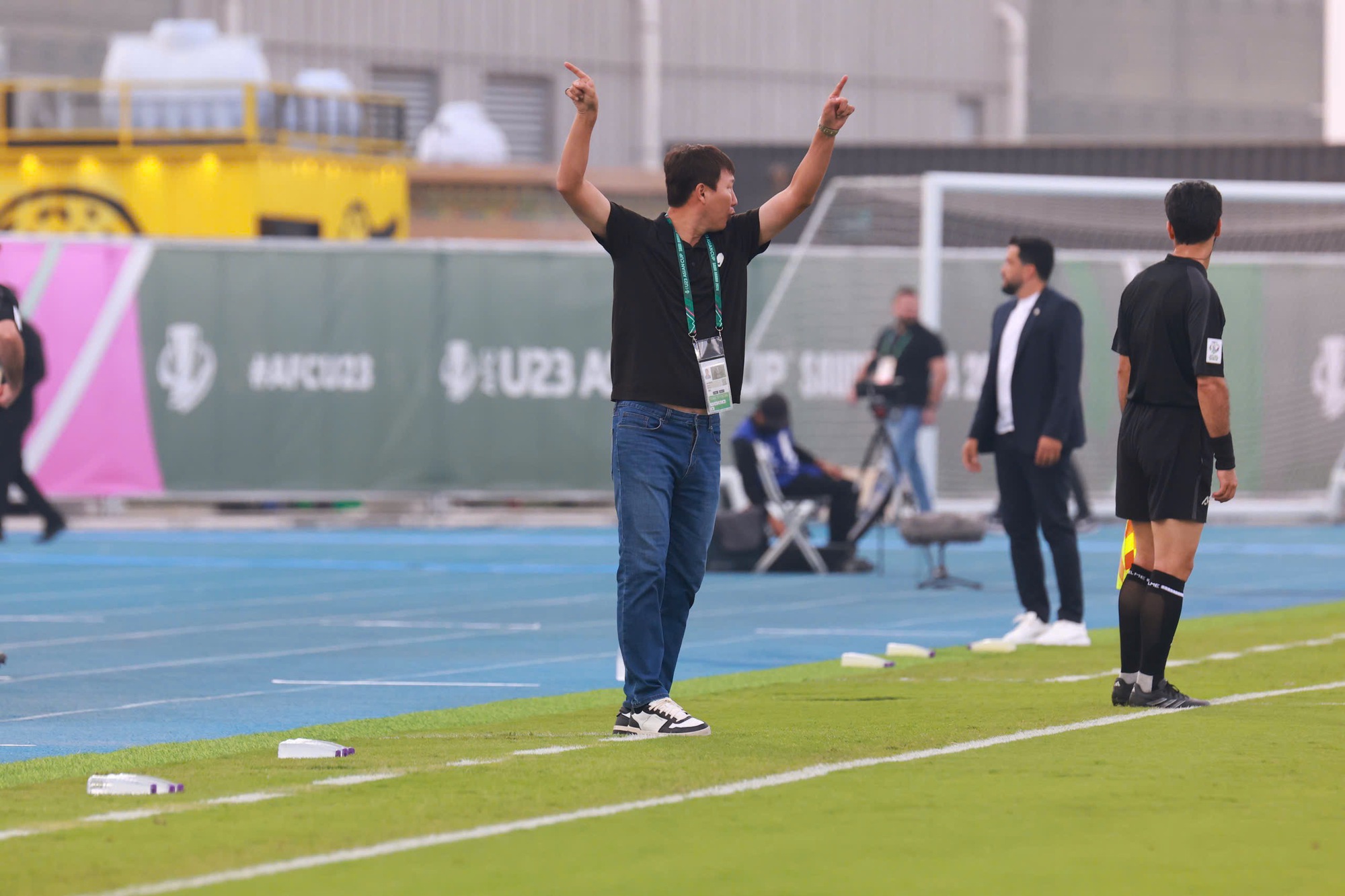 HLV Kim Sang-sik mỗi trận một ‘ý tưởng’ cực khác, U.23 Ả Rập Xê Út không biết đâu mà lần- Ảnh 1.