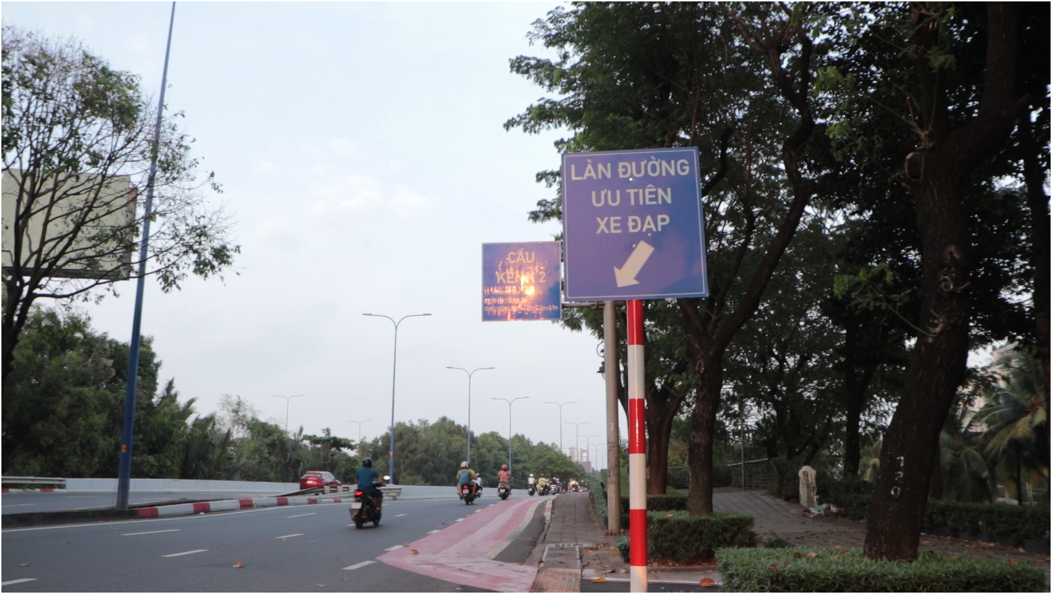 Làn ưu tiên hay làn riêng cho xe đạp: Người dân TP.HCM còn nhiều băn khoăn - Ảnh 3.