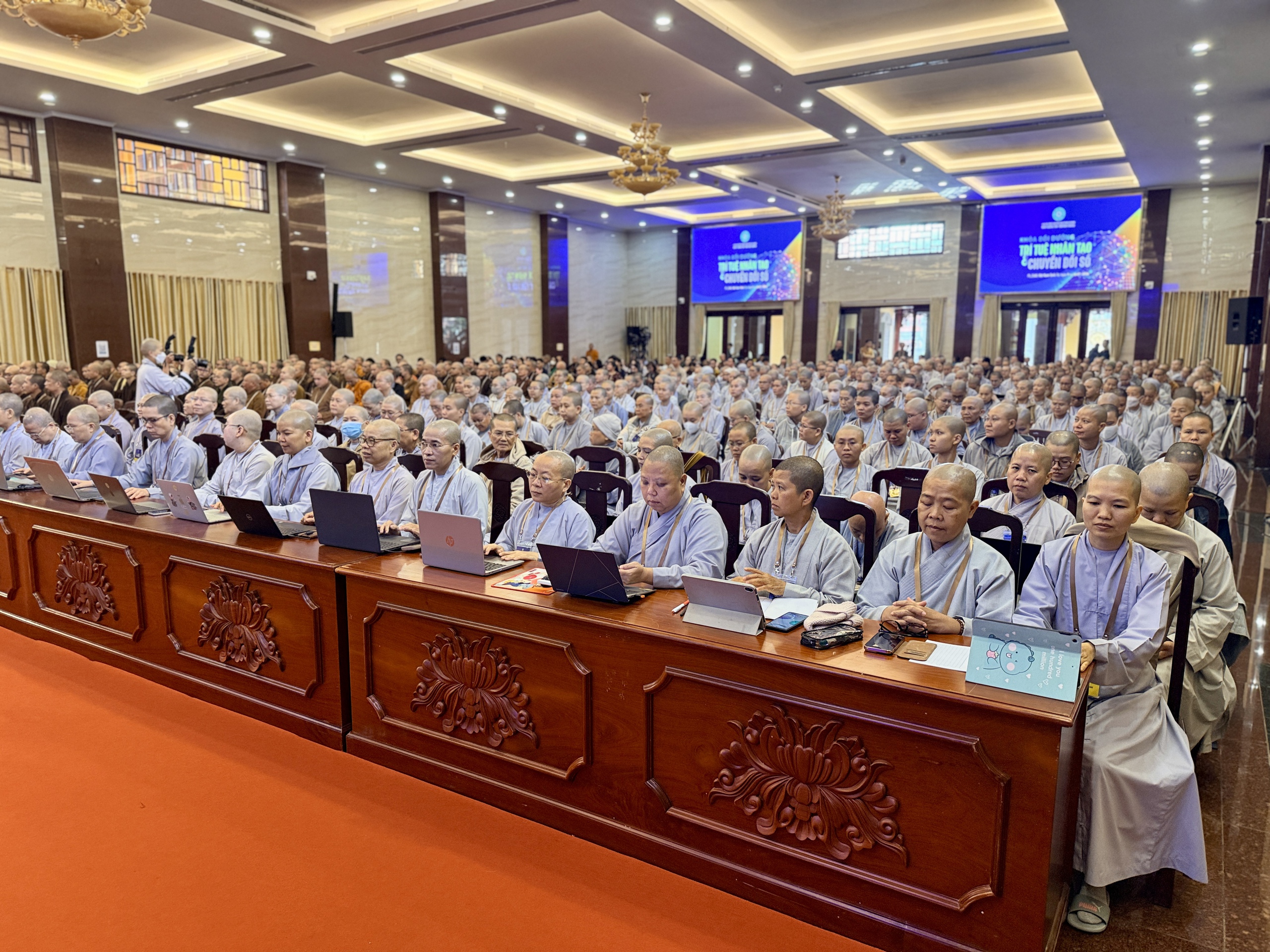 Hơn 700 tăng ni , phật tử tham gia khóa học AI tại Việt Nam Quốc Tự - Ảnh 1. Hơn 700 tăng ni , phật tử tham gia khóa học AI tại Việt Nam Quốc Tự - Ảnh 1.