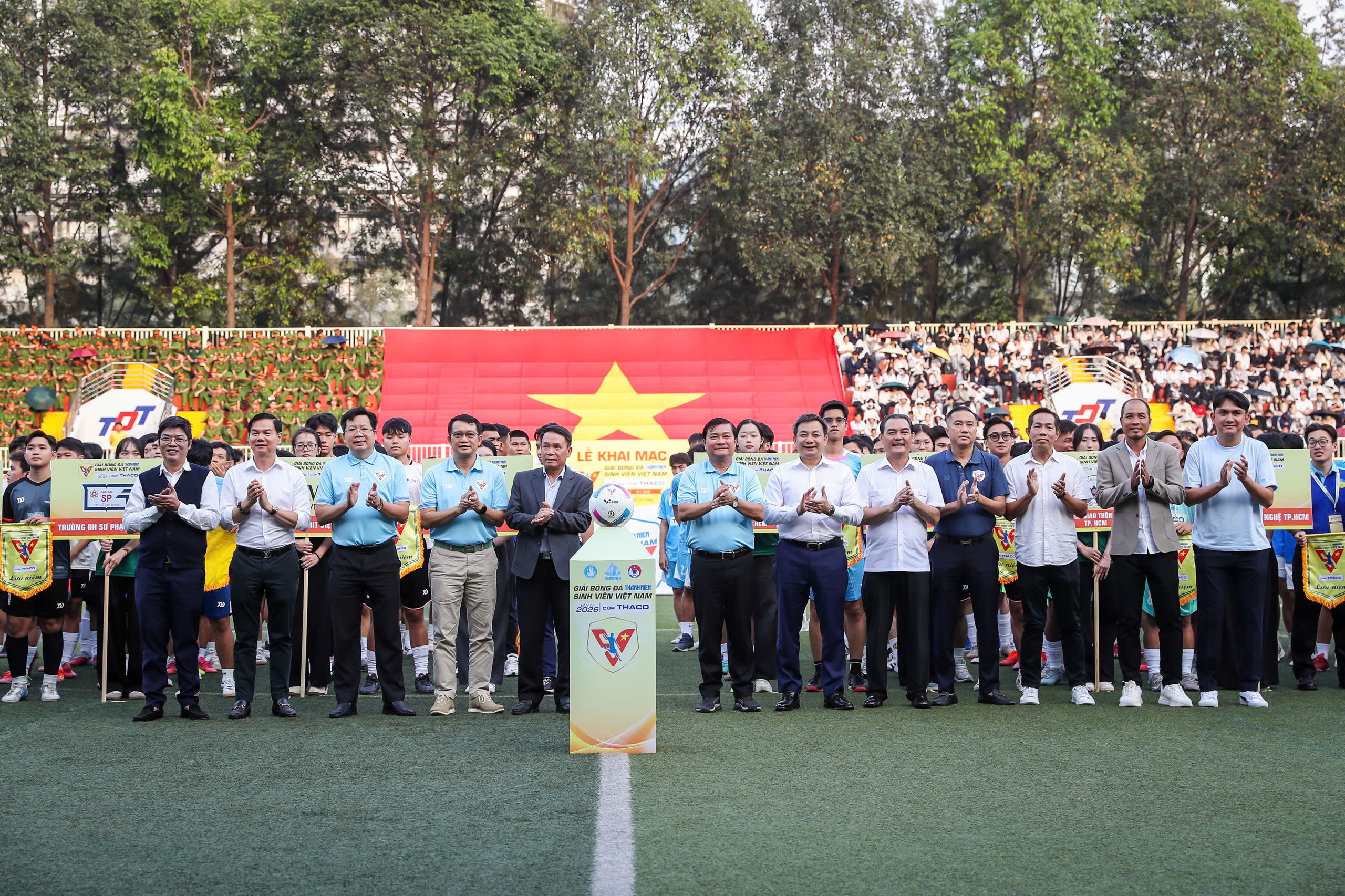 Rực rỡ lễ khai mạc TNSV THACO cup 2026: Ng&agrave;y hội lớn đậm chất sinh vi&ecirc;n, chuy&ecirc;n nghiệp v&agrave; hấp dẫn - Ảnh 19.