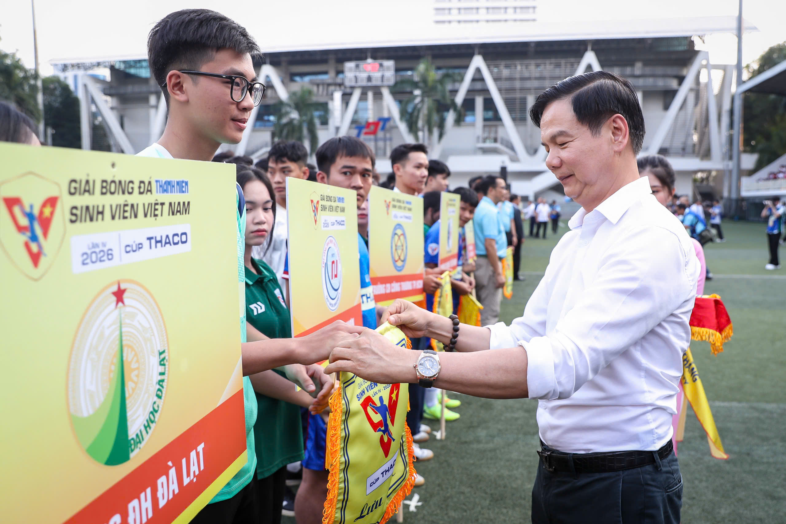 Rực rỡ lễ khai mạc TNSV THACO cup 2026: Ng&agrave;y hội lớn đậm chất sinh vi&ecirc;n, chuy&ecirc;n nghiệp v&agrave; hấp dẫn - Ảnh 17.