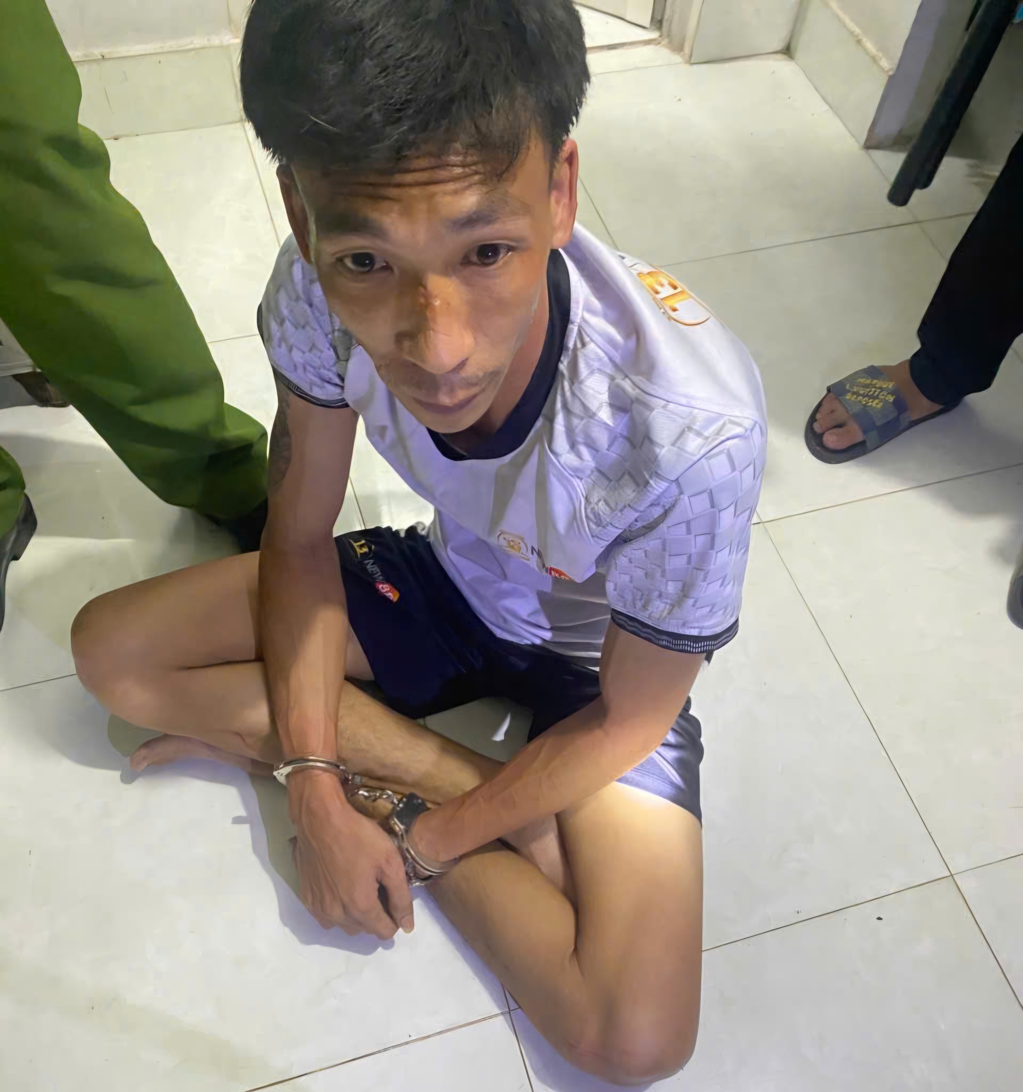 Khởi tố đôi nam nữ trộm cắp tài sản hơn 500 triệu đồng tại chợ Tiệm Tôm - Ảnh 1.