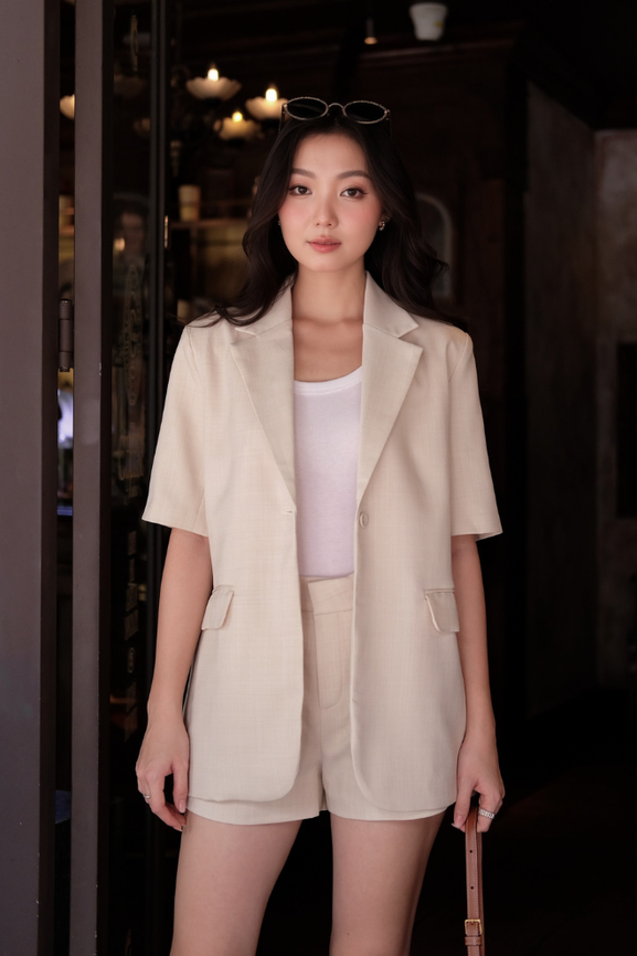 Áo blazer tôn lên nét kiêu kỳ ngày thu - Ảnh 1.