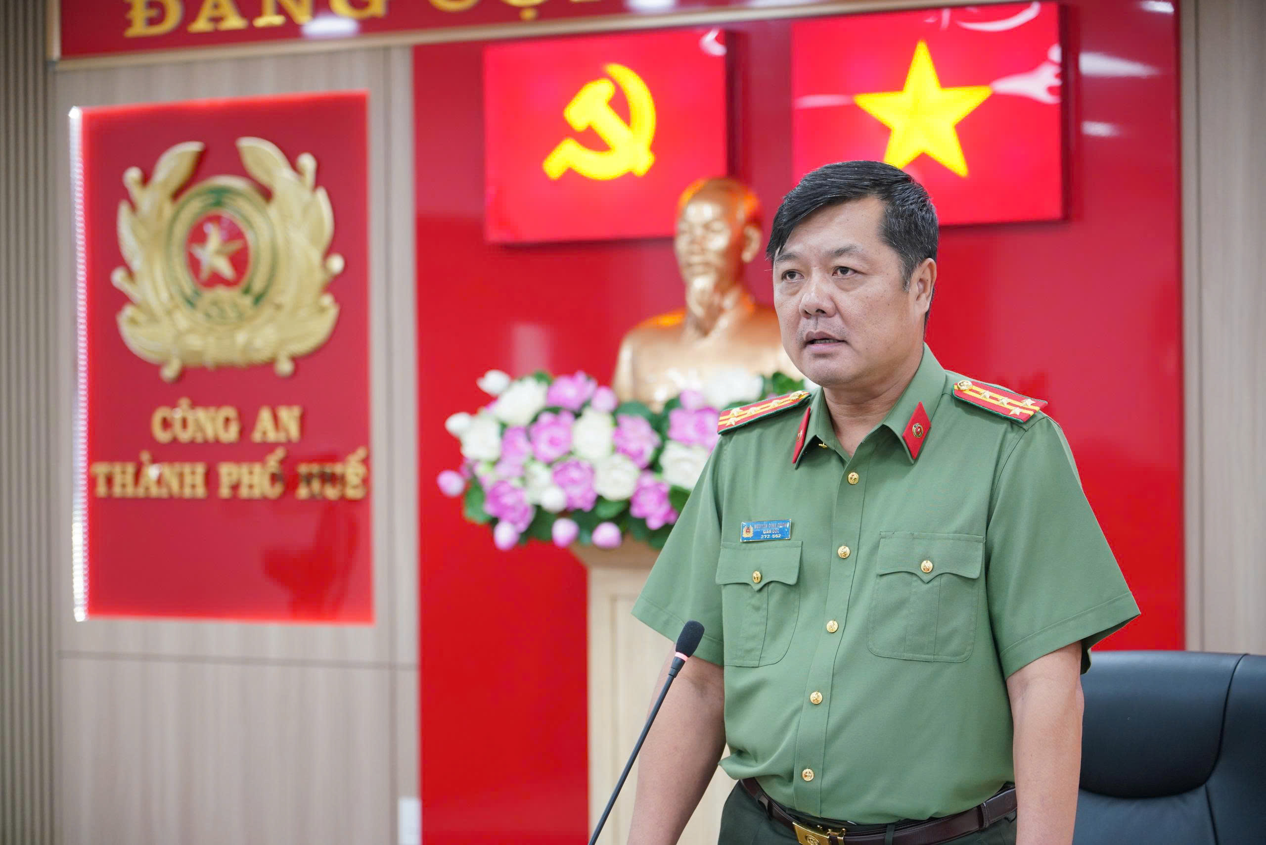 Tân giám đốc Công an thành phố Huế công bố đường dây nóng, hoạt động 24/24- Ảnh 1.