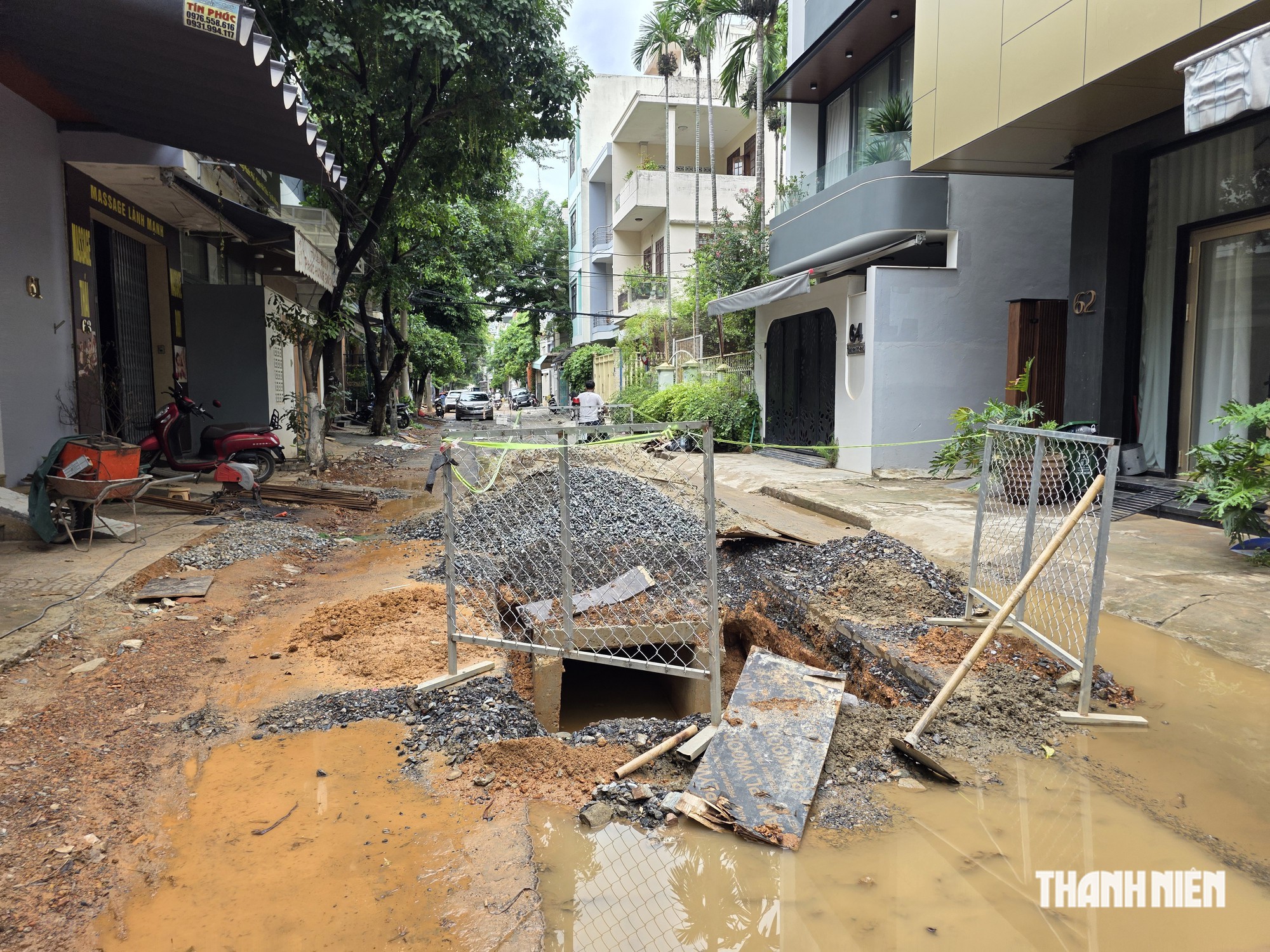 Chấn chỉnh thi công vỉa hè ở Đà Nẵng, lo ảnh hưởng cây xanh trong mùa mưa- Ảnh 1.