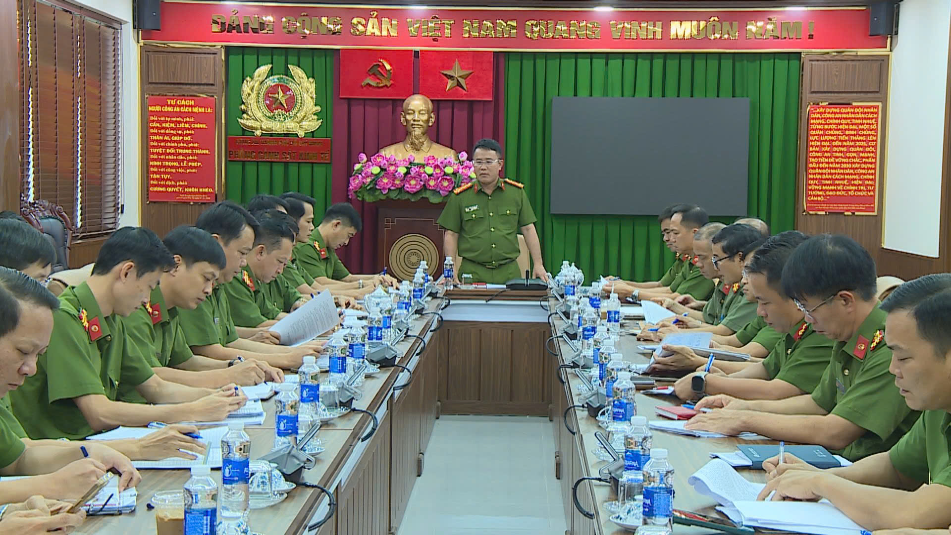 Công an TP.HCM bắt 21 bị can làm sai lệch kết quả quan trắc môi trường- Ảnh 2.