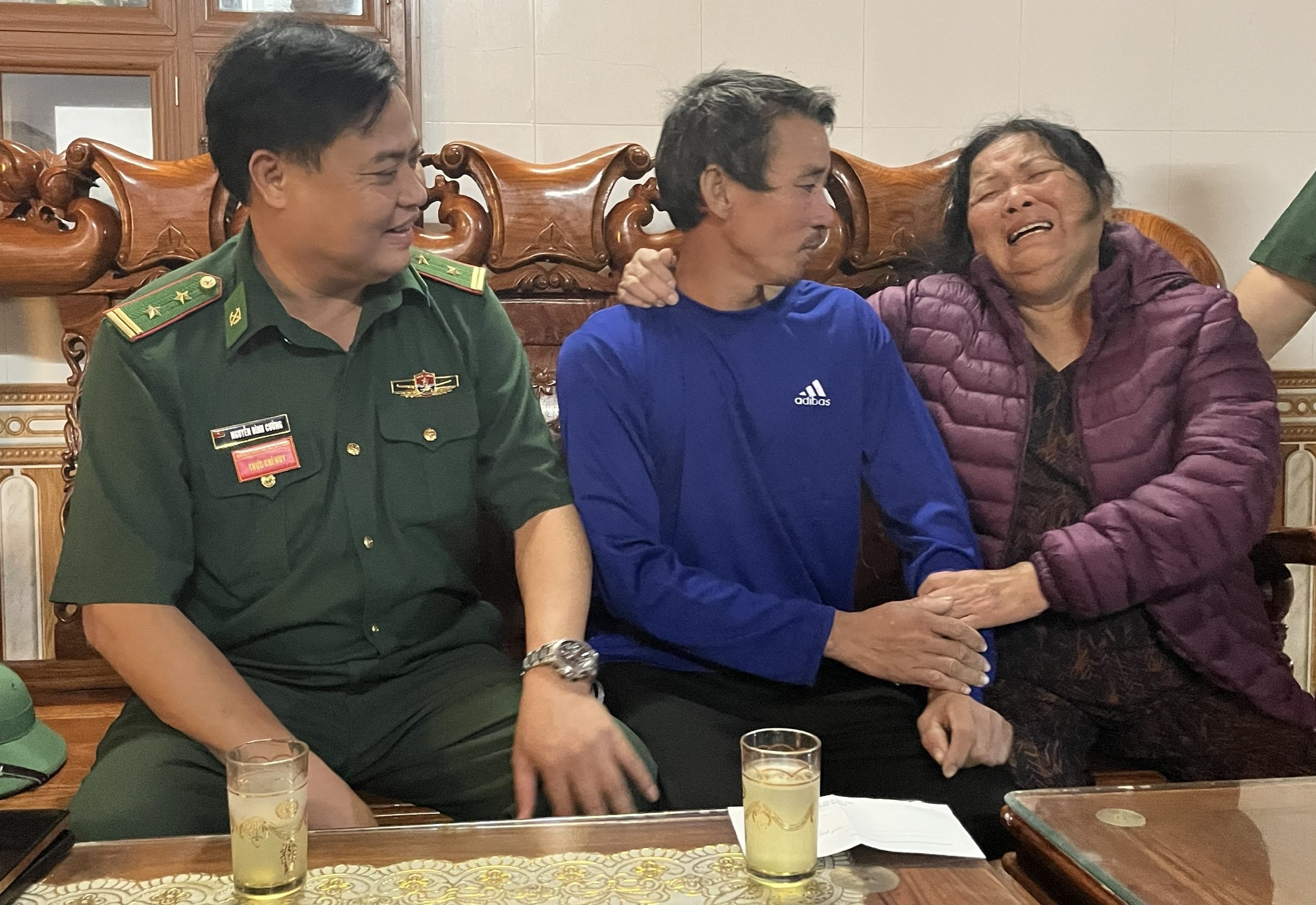 Thuyền trưởng 8 giờ mất tích trên biển: 'Tôi nghĩ về vợ con và cố bơi…’- Ảnh 3.