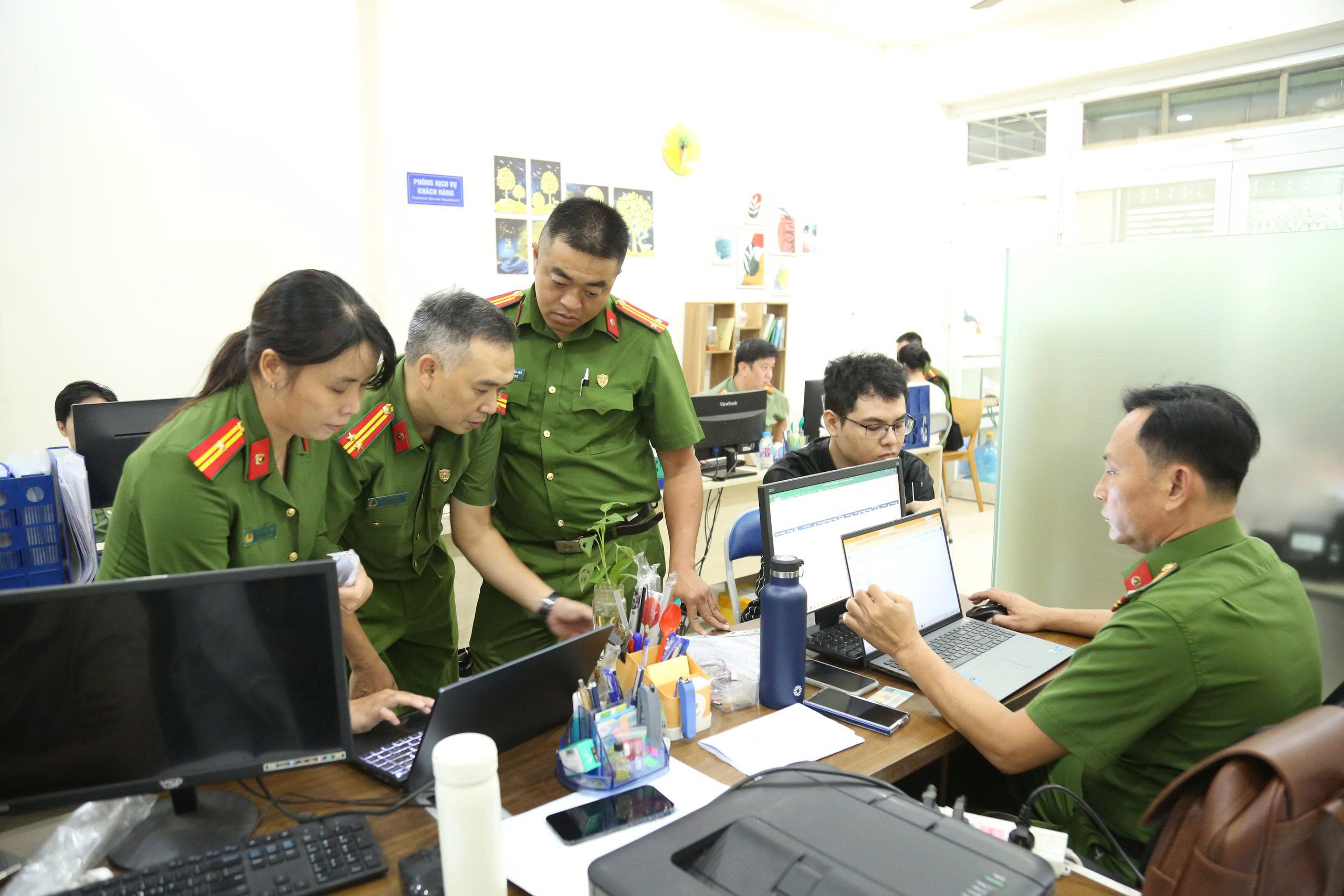 Công an TP.HCM bắt 21 bị can làm sai lệch kết quả quan trắc môi trường- Ảnh 4.