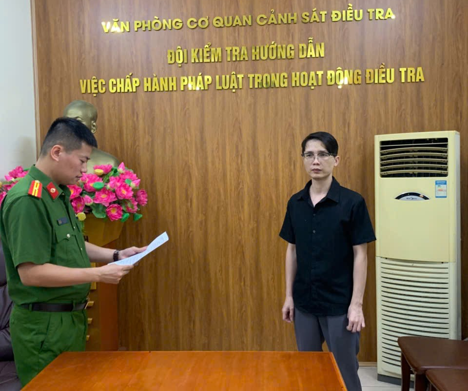 Bắt nh&acirc;n vi&ecirc;n b&aacute;n &ocirc; t&ocirc; ở Quảng Ninh về h&agrave;nh vi chiếm đoạt t&agrave;i sản- Ảnh 1.