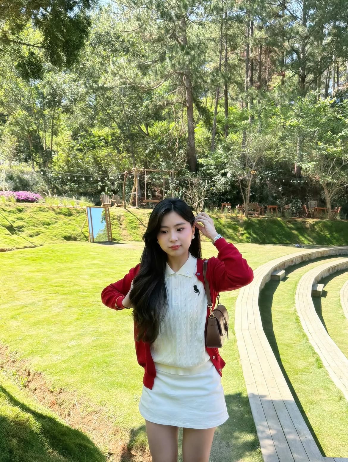 Cardigan vẫn được yêu thích giữa vòng xoay của các xu hướng mới Cardigan vẫn được yêu thích giữa vòng xoay của các xu hướng mới- Ảnh 11.