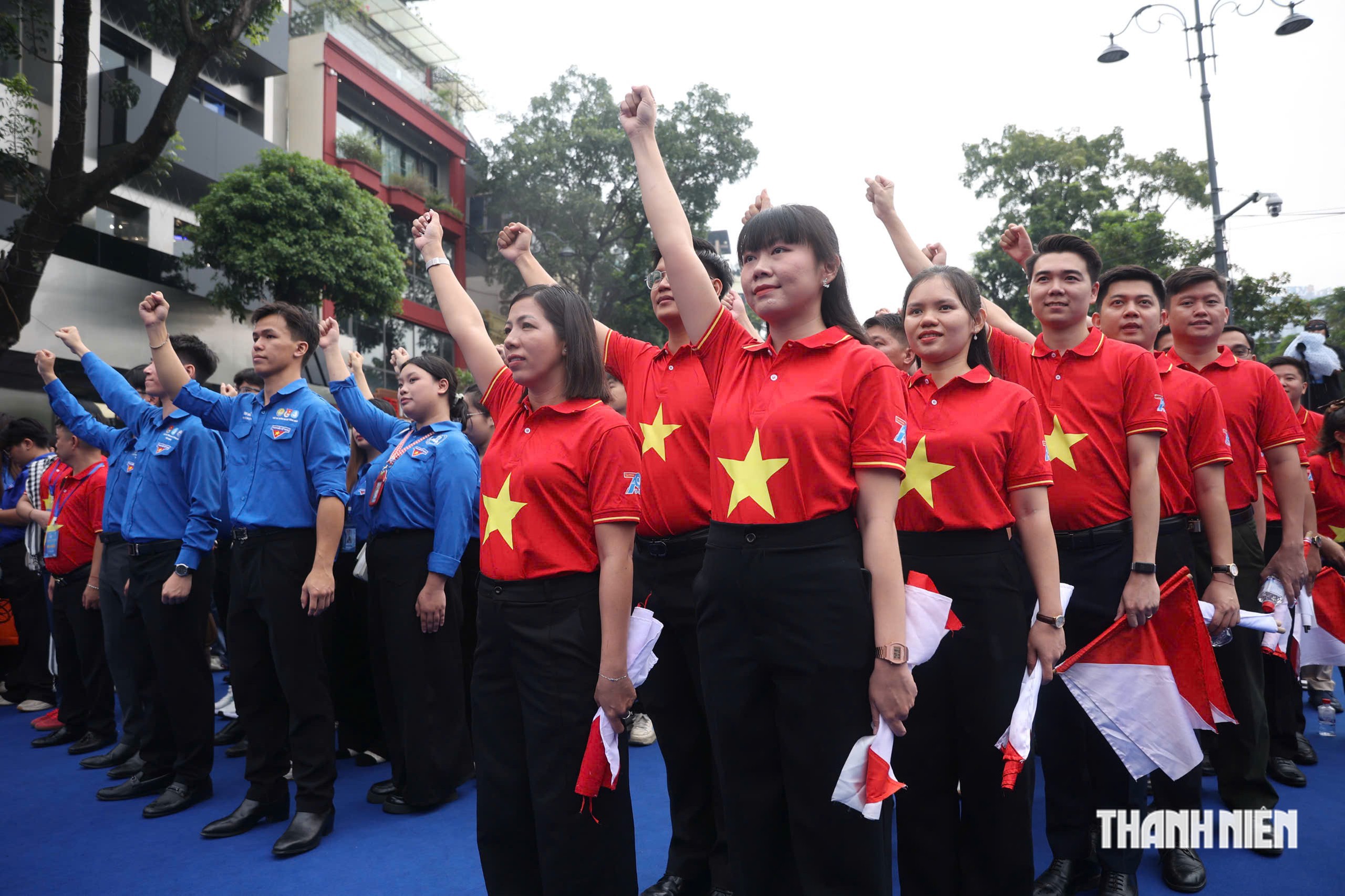 Ngọn lửa thi&ecirc;ng 'T&ocirc;i y&ecirc;u Tổ quốc' đ&atilde; đến H&agrave; Nội- Ảnh 5.