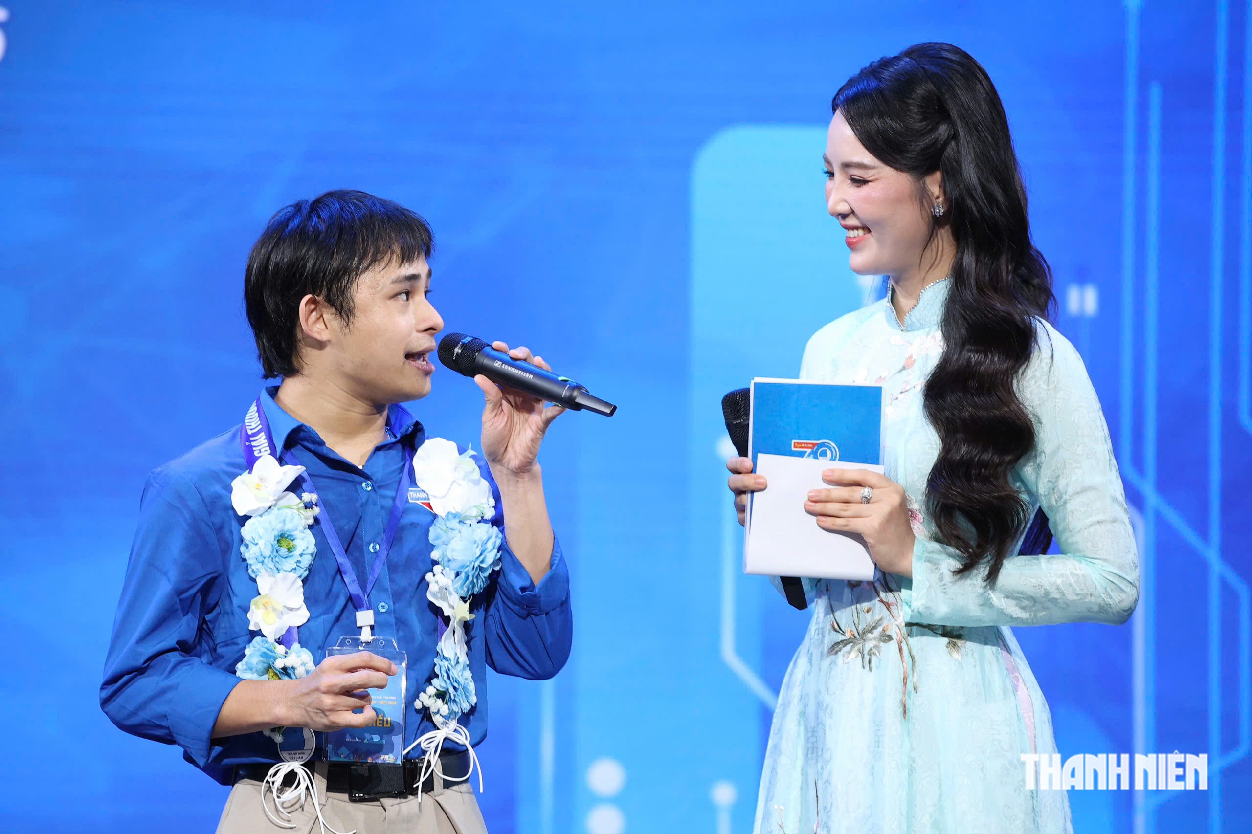 Nam diễn viên phim 'Trại buôn người' nghẹn ngào biết ơn vì được tôn vinh Thanh niên sống đẹp - Ảnh 4.