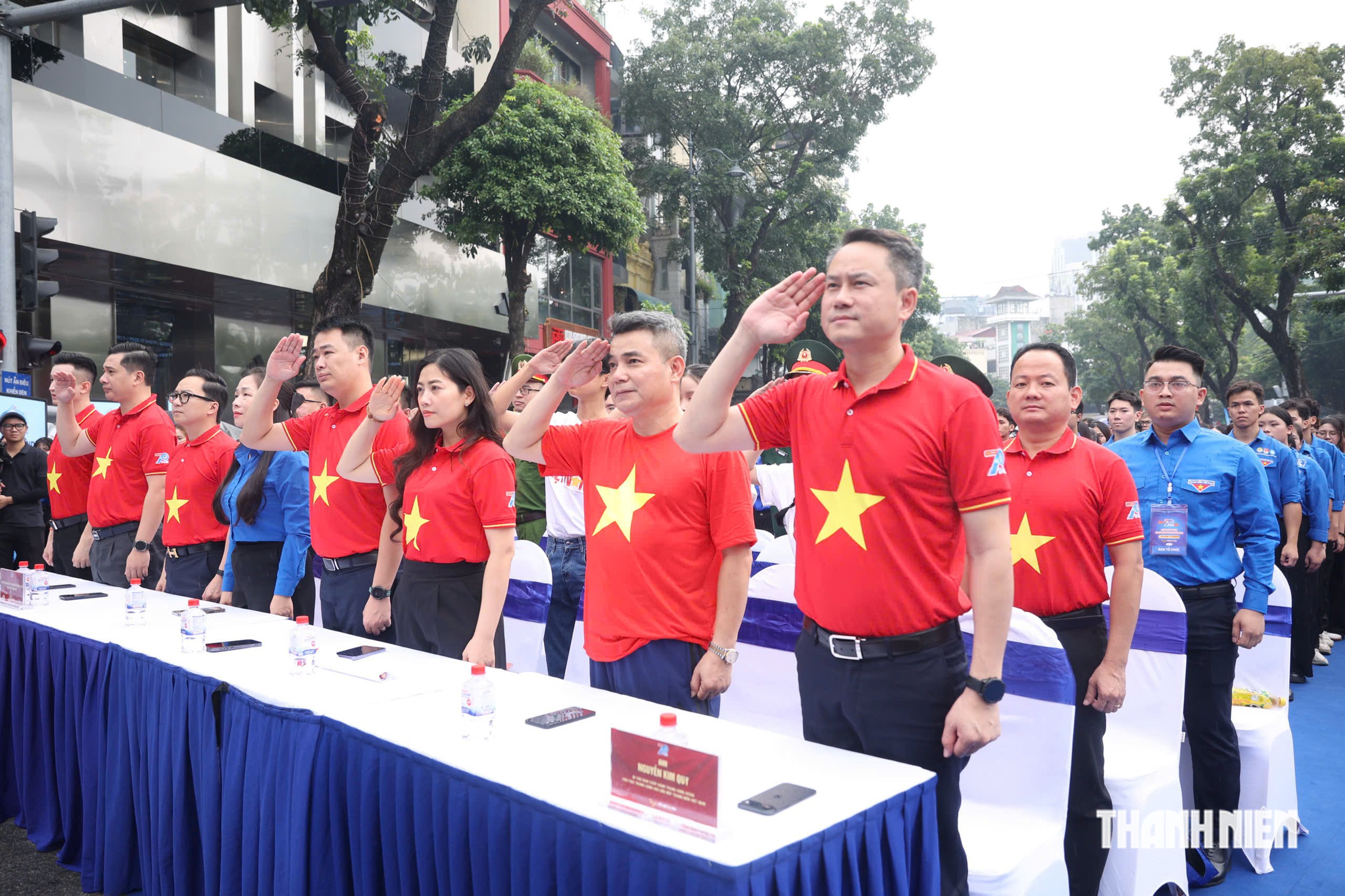 Ngọn lửa thi&ecirc;ng 'T&ocirc;i y&ecirc;u Tổ quốc' đ&atilde; đến H&agrave; Nội- Ảnh 1.