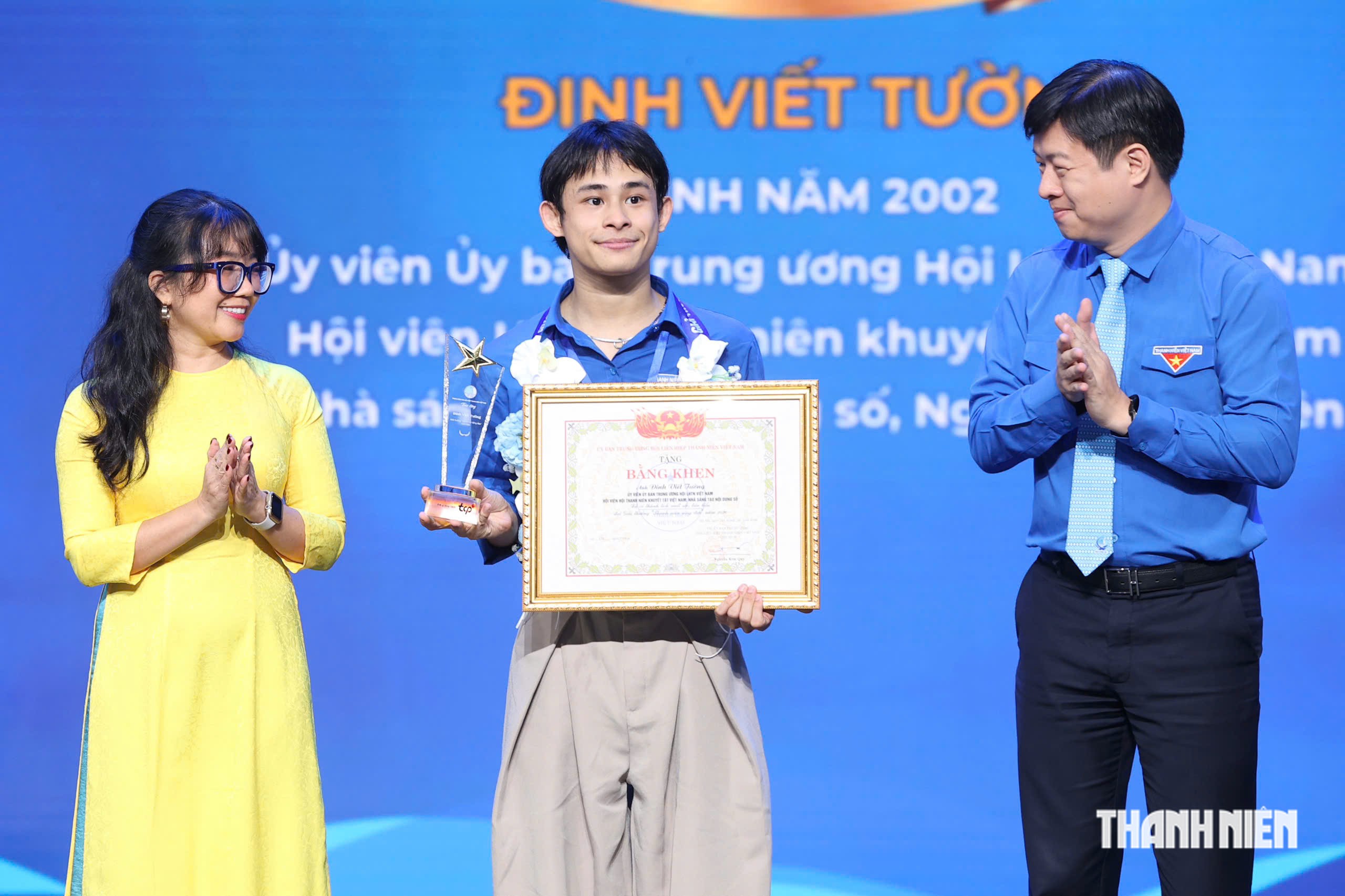 Nam diễn viên phim 'Trại buôn người' nghẹn ngào biết ơn vì được tôn vinh Thanh niên sống đẹp - Ảnh 5.