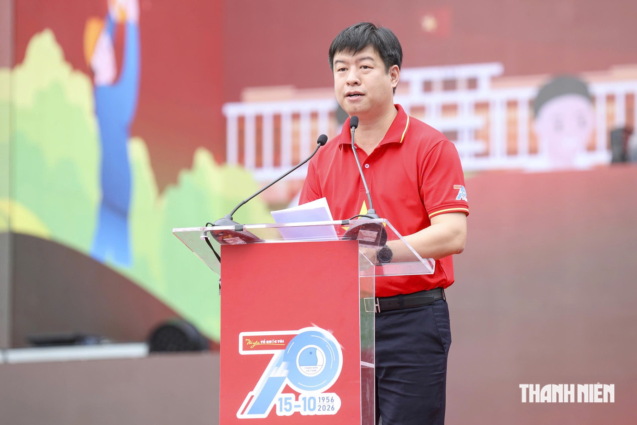 Ngọn lửa thi&ecirc;ng 'T&ocirc;i y&ecirc;u Tổ quốc' đ&atilde; đến H&agrave; Nội- Ảnh 4.