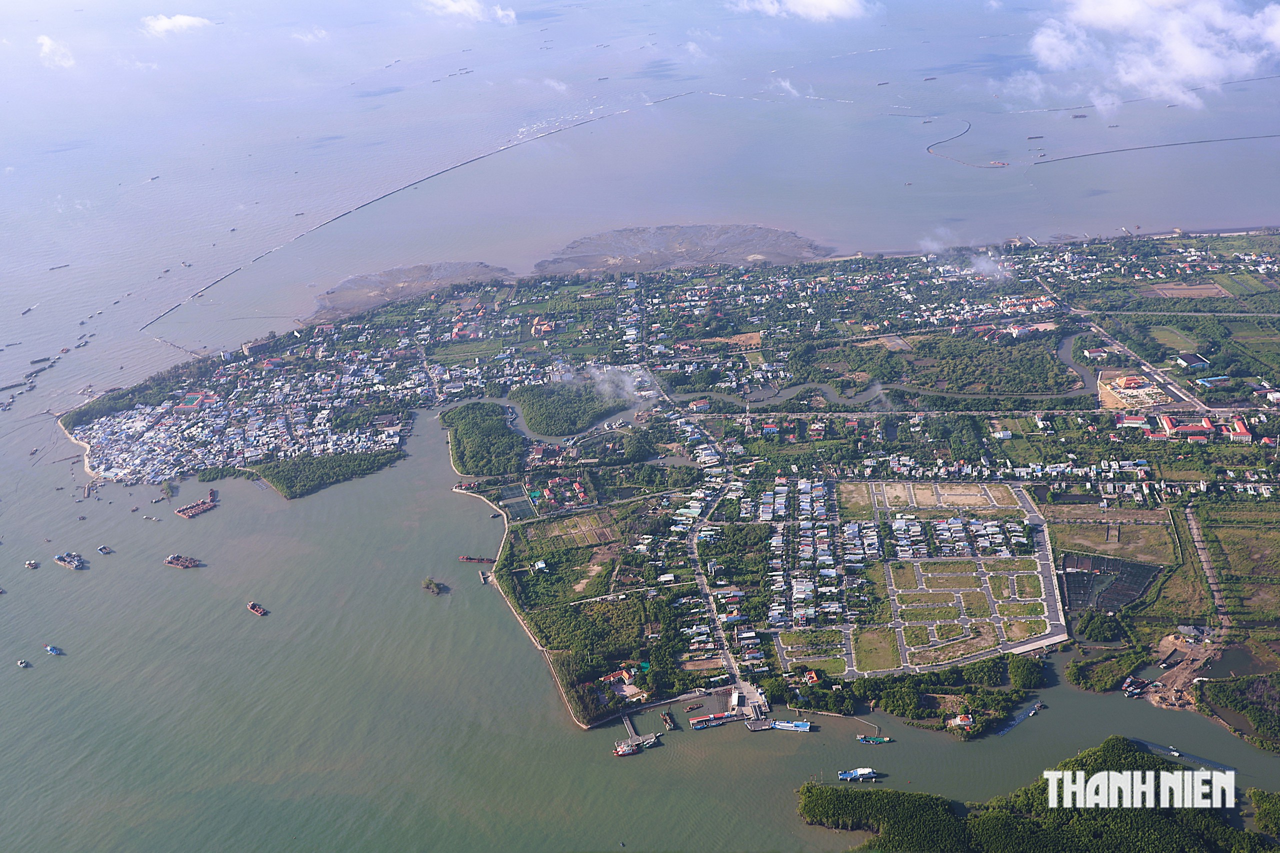 TP. Hồ Ch&iacute; Minh, nh&igrave;n từ trực thăng qu&acirc;n sự - Ảnh 6.