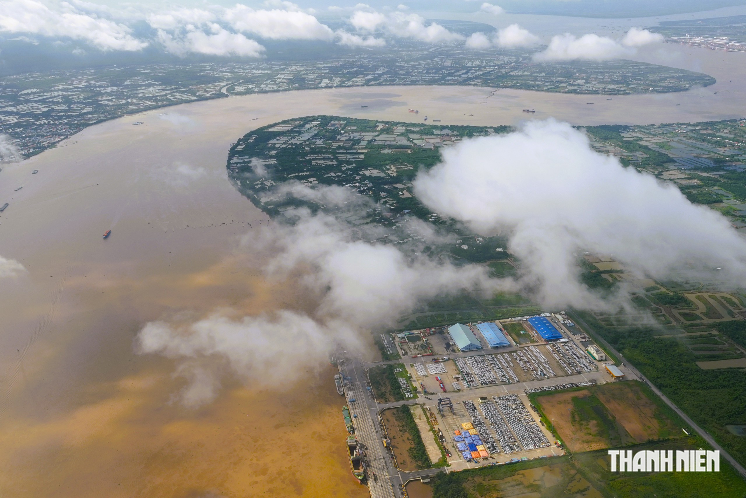 TP. Hồ Ch&iacute; Minh, nh&igrave;n từ trực thăng qu&acirc;n sự - Ảnh 2.