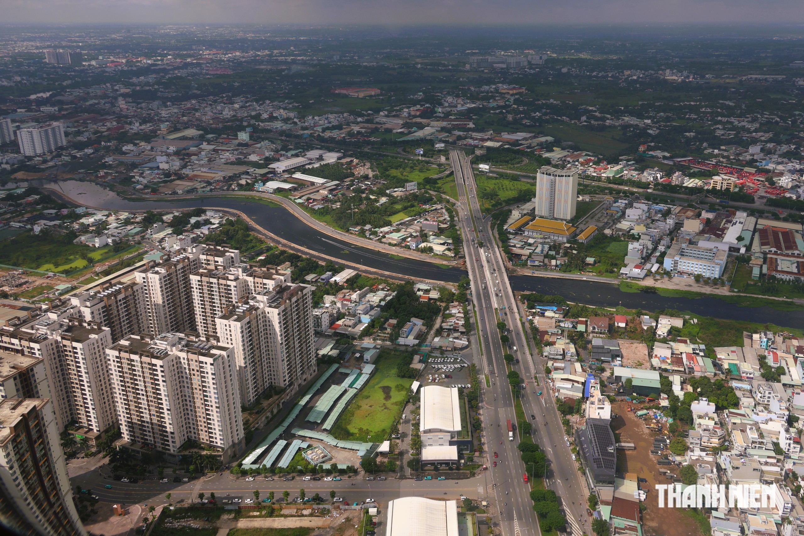 TP. Hồ Ch&iacute; Minh, nh&igrave;n từ trực thăng qu&acirc;n sự - Ảnh 10.