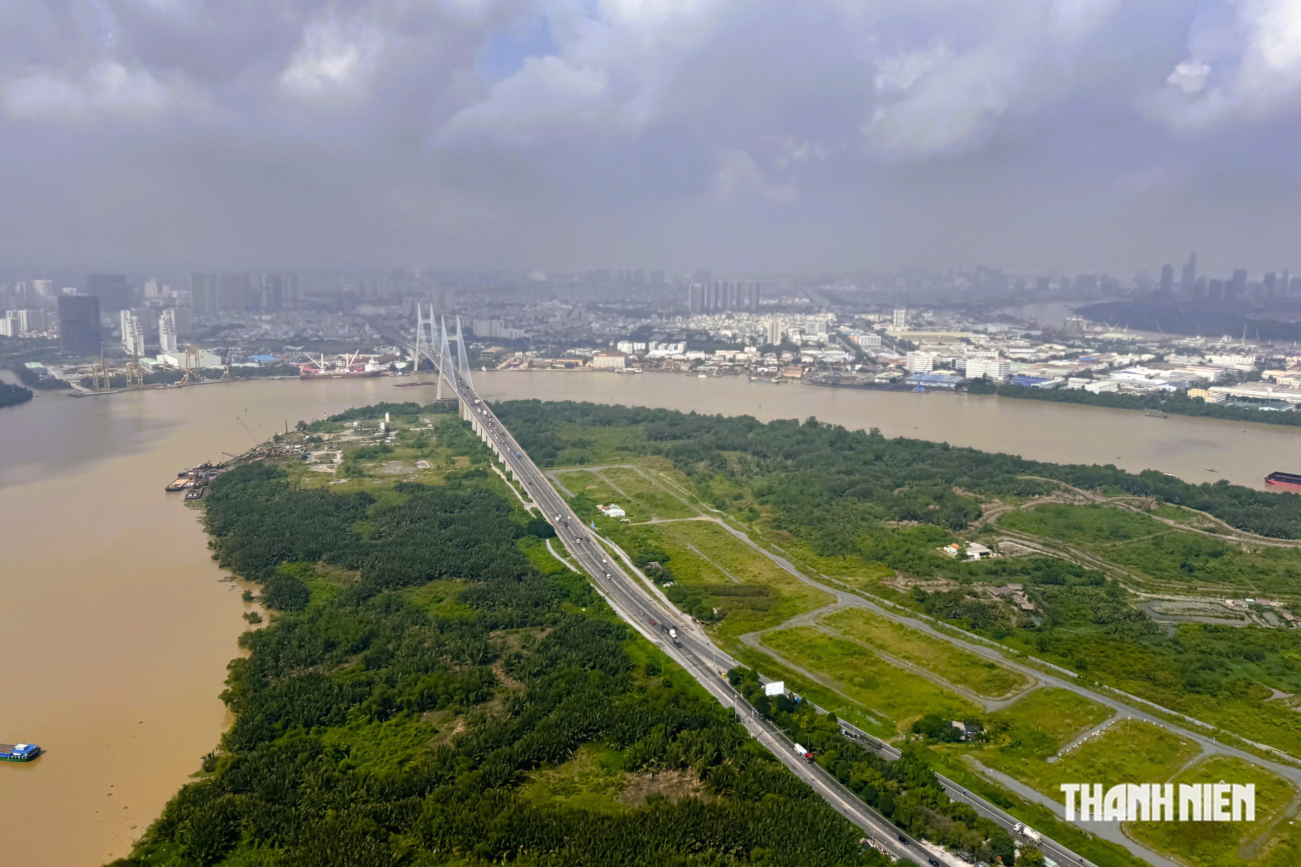 TP. Hồ Ch&iacute; Minh, nh&igrave;n từ trực thăng qu&acirc;n sự - Ảnh 5.