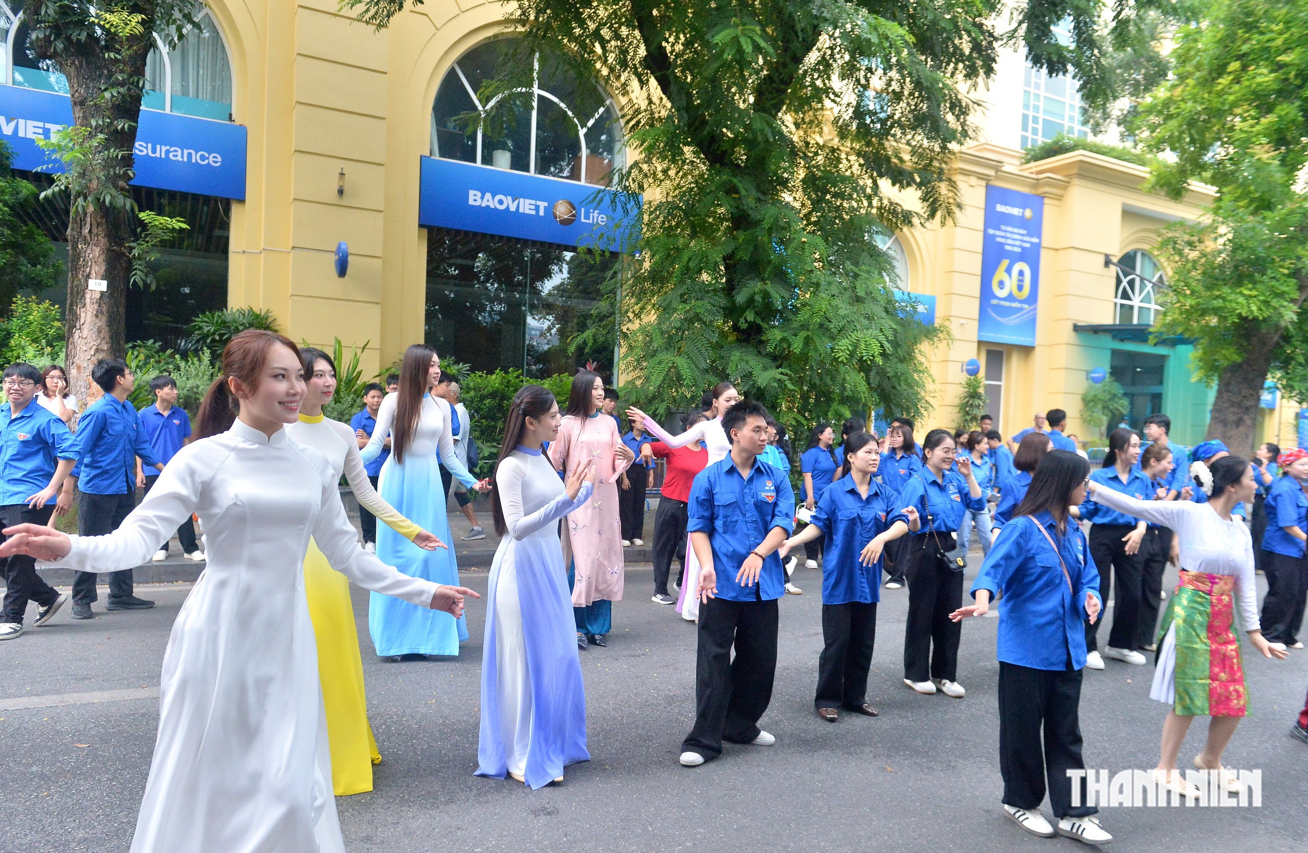 Khai mạc triển lãm '70 năm dấu ấn - tiếp nối khát vọng' - Ảnh 17.