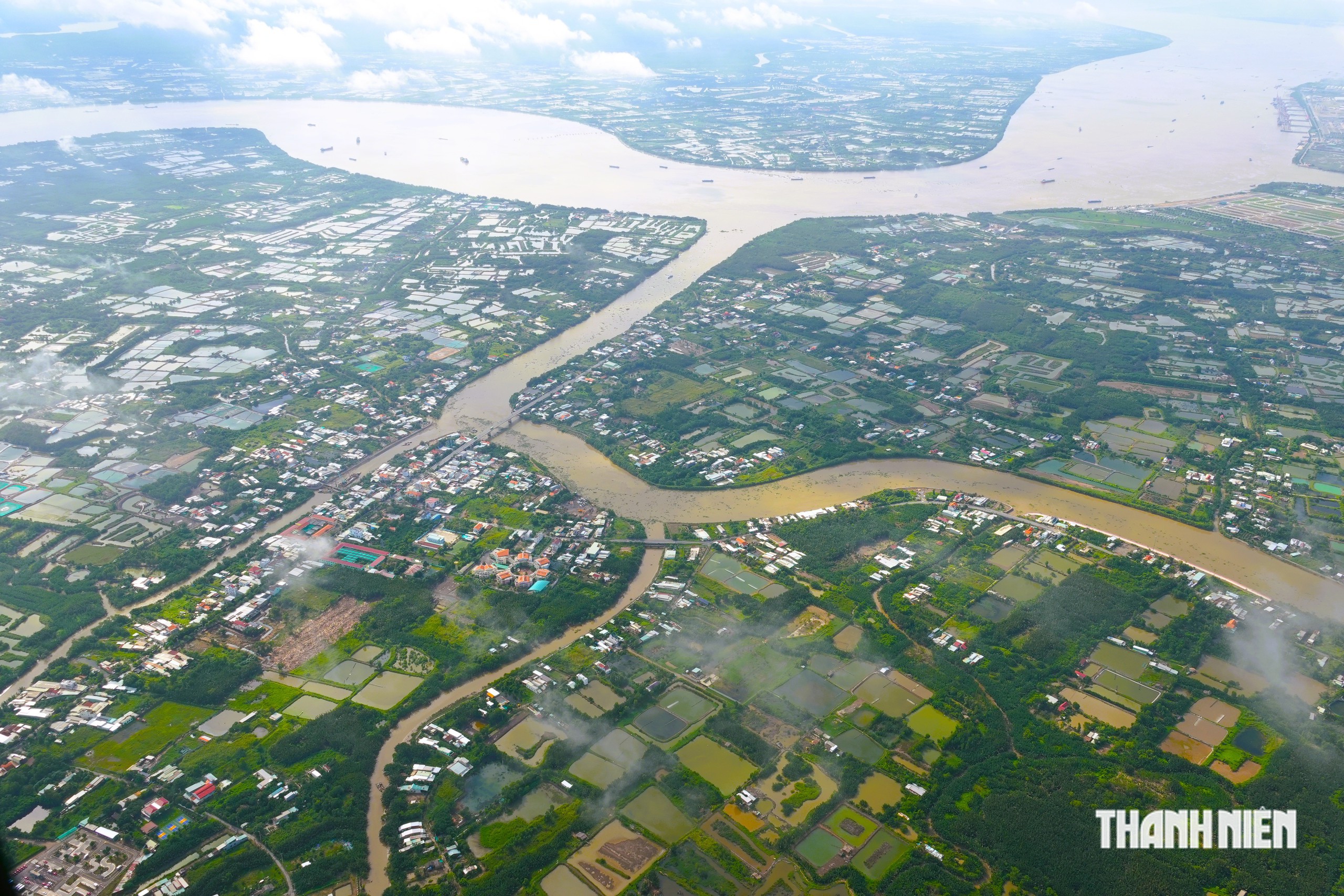 TP. Hồ Ch&iacute; Minh, nh&igrave;n từ trực thăng qu&acirc;n sự - Ảnh 1.