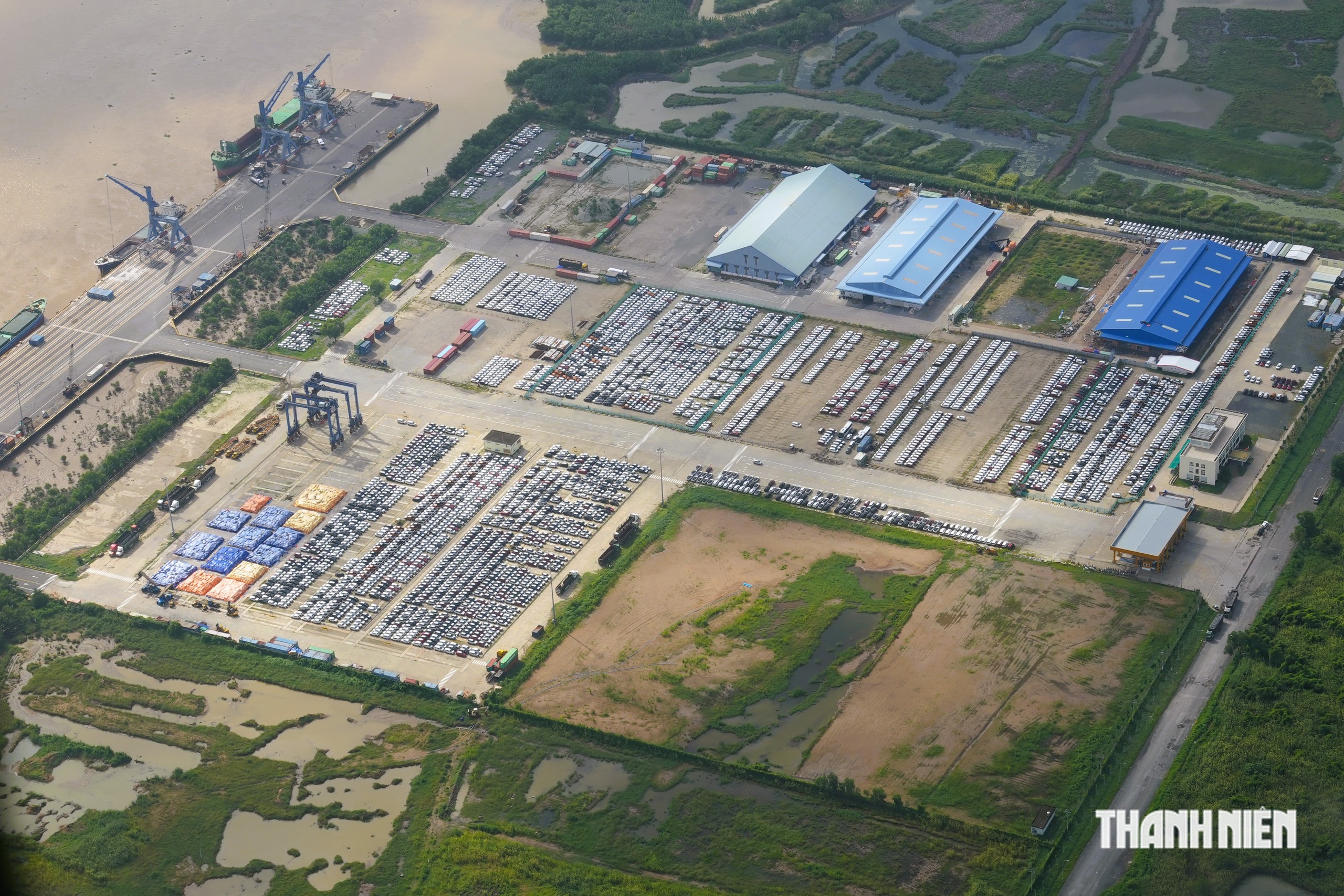 TP. Hồ Ch&iacute; Minh, nh&igrave;n từ trực thăng qu&acirc;n sự - Ảnh 3.