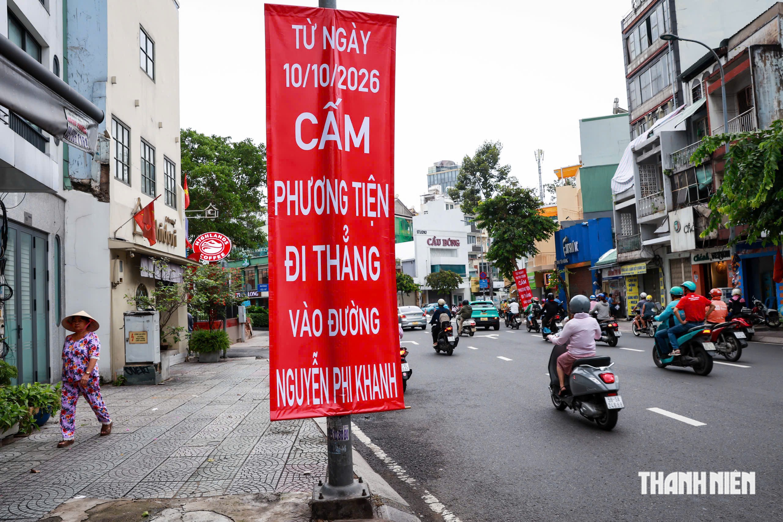 Sáng 10.10, đường Đinh Tiên Hoàng ở TP.HCM nối dài dải phân cách, có người lúng túng - Ảnh 3.