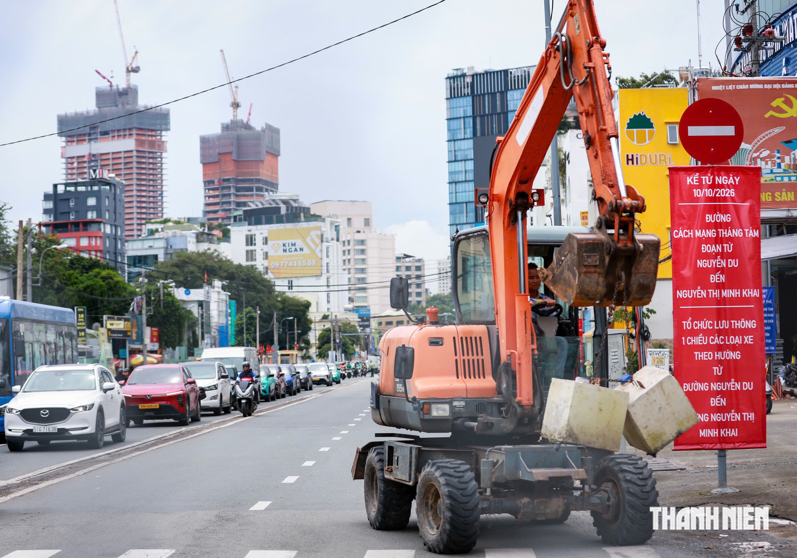 Ngày đầu đường Nguyễn Thị Minh Khai có đoạn một chiều: Xe đông, người dân loay hoay - Ảnh 4.